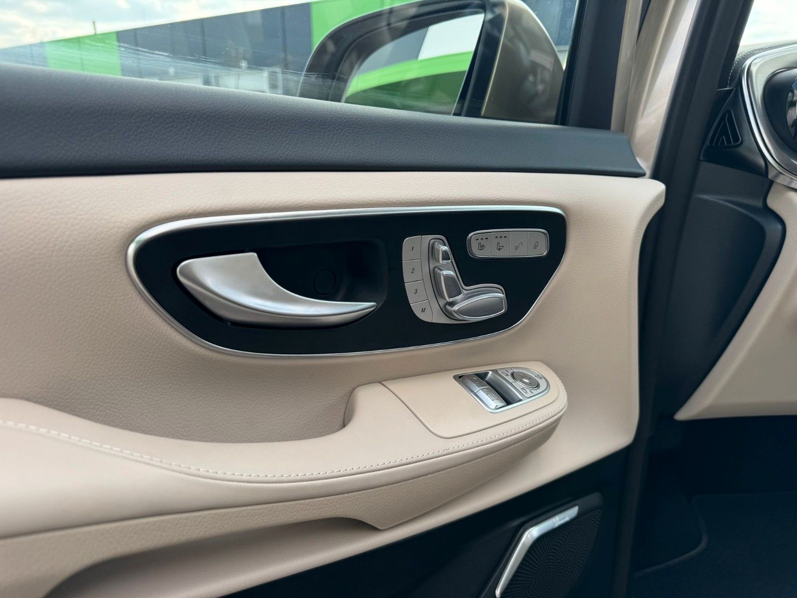 Fahrzeugabbildung Mercedes-Benz V 300d 4M AMG,EXCLUSIVE ExtraL.DISTR,BURM,LUFT