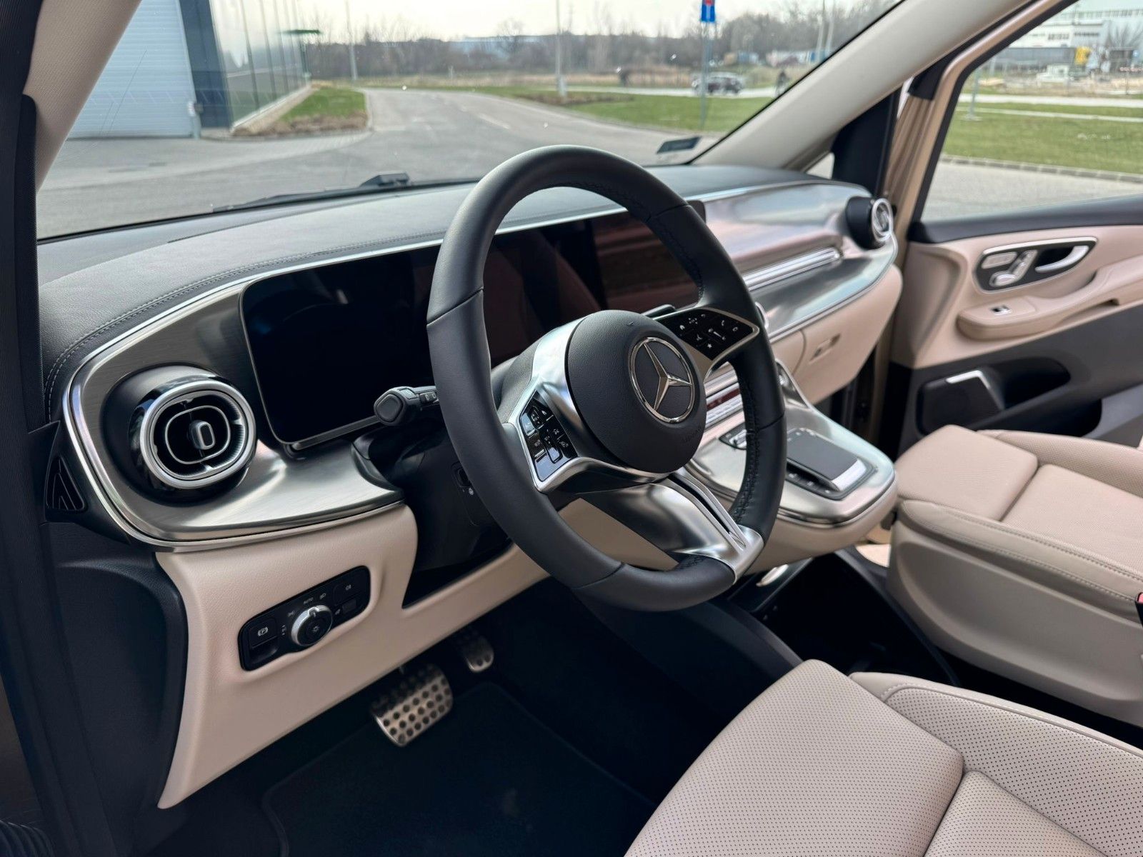 Fahrzeugabbildung Mercedes-Benz V 300d 4M AMG,EXCLUSIVE ExtraL.DISTR,BURM,LUFT