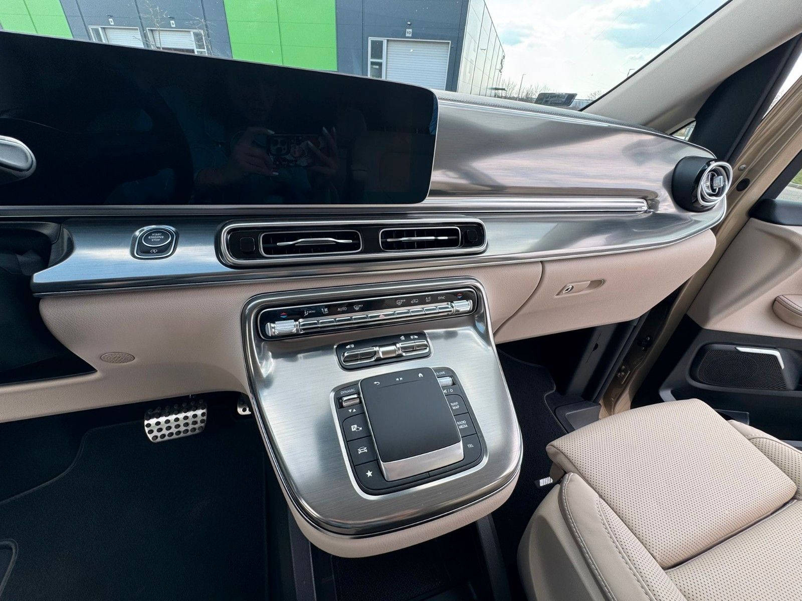 Fahrzeugabbildung Mercedes-Benz V 300d 4M AMG,EXCLUSIVE ExtraL.DISTR,BURM,LUFT