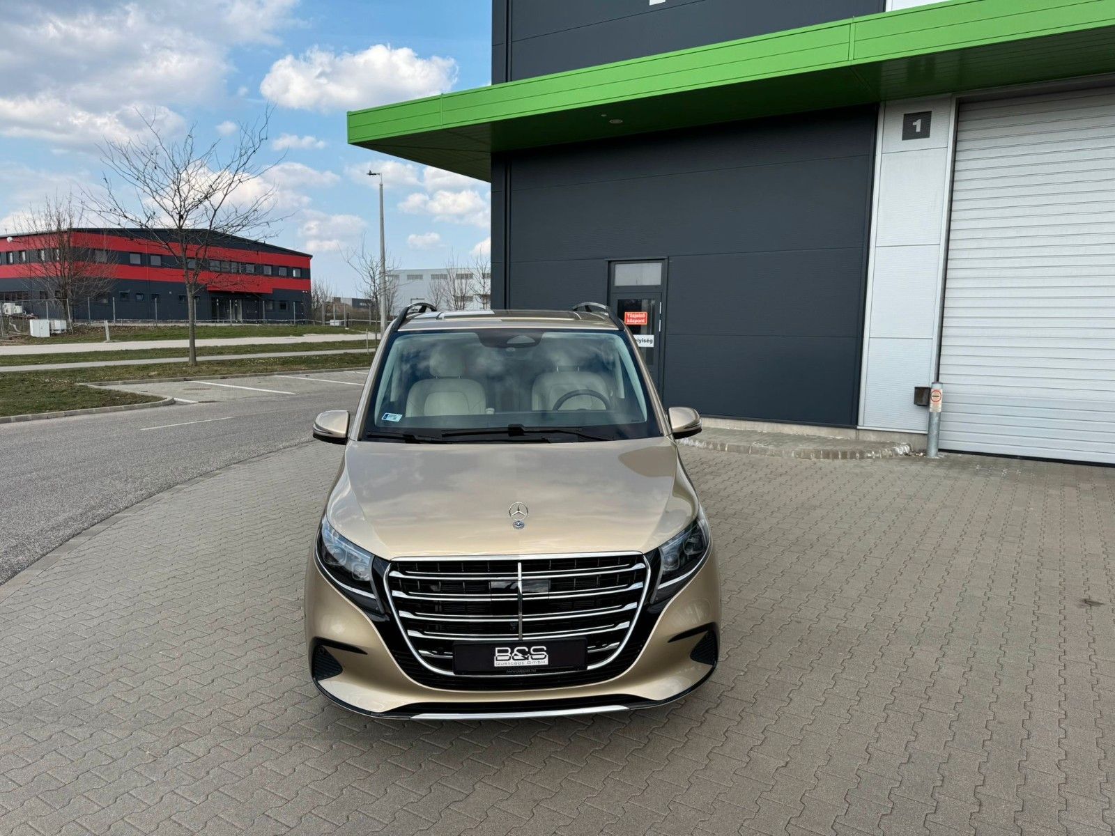 Fahrzeugabbildung Mercedes-Benz V 300d 4M AMG,EXCLUSIVE ExtraL.DISTR,BURM,LUFT