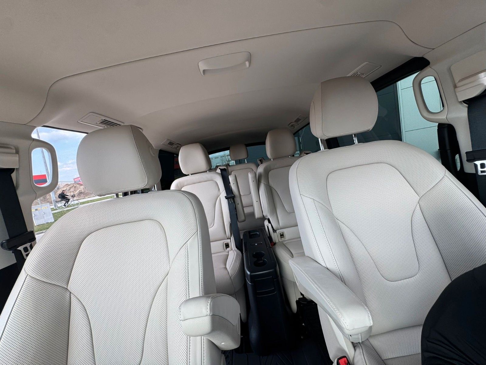 Fahrzeugabbildung Mercedes-Benz V 300d 4M AMG,EXCLUSIVE ExtraL.DISTR,BURM,LUFT