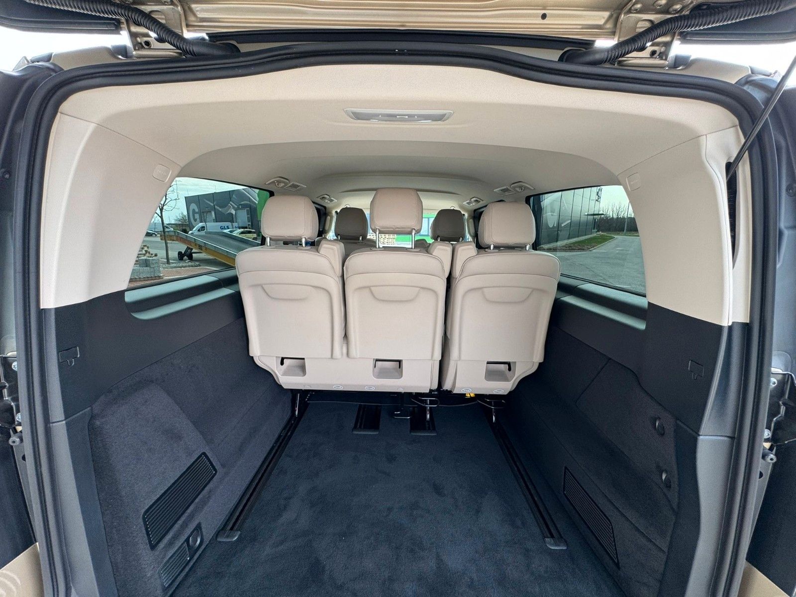 Fahrzeugabbildung Mercedes-Benz V 300d 4M AMG,EXCLUSIVE ExtraL.DISTR,BURM,LUFT