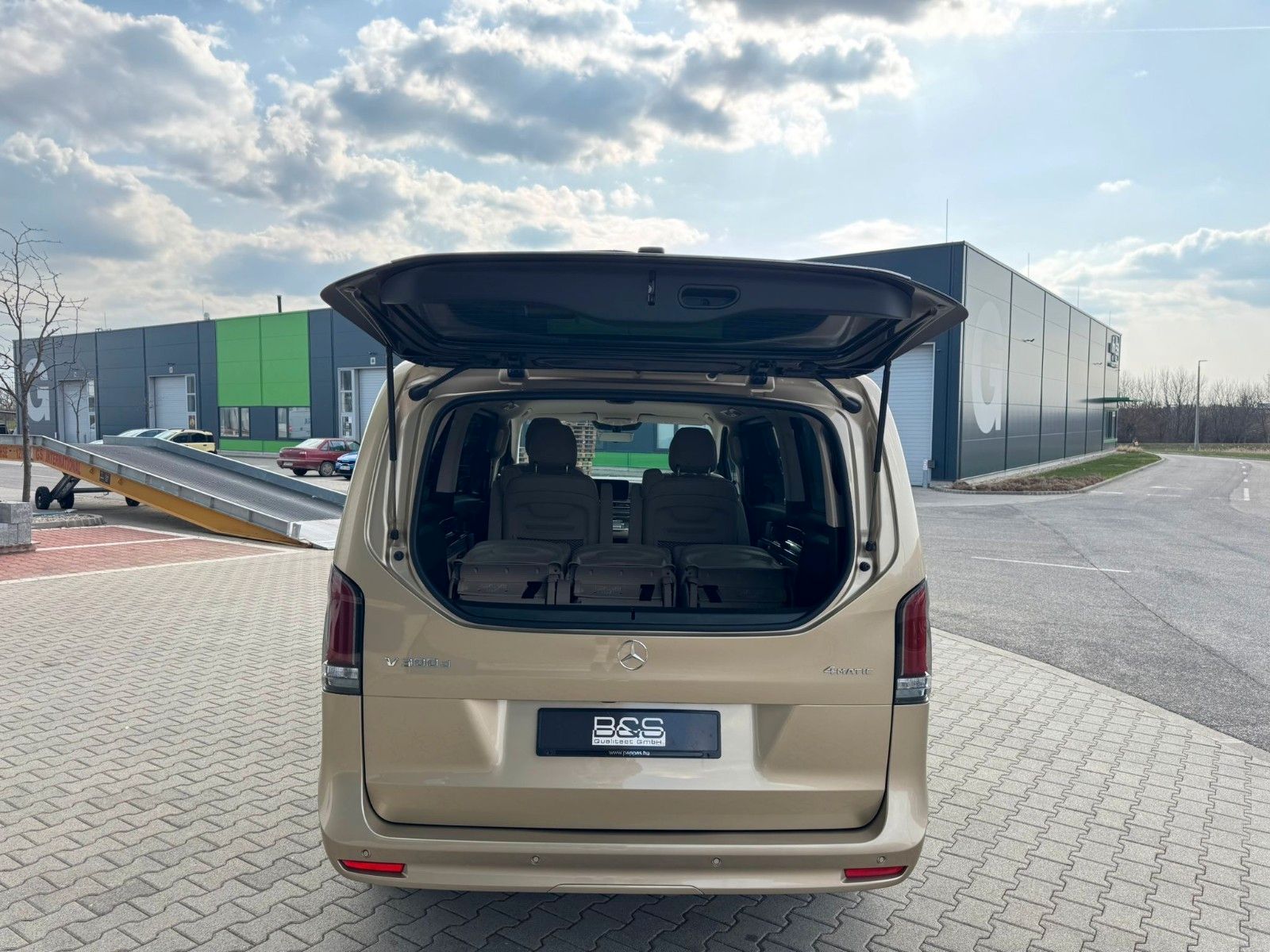 Fahrzeugabbildung Mercedes-Benz V 300d 4M AMG,EXCLUSIVE ExtraL.DISTR,BURM,LUFT