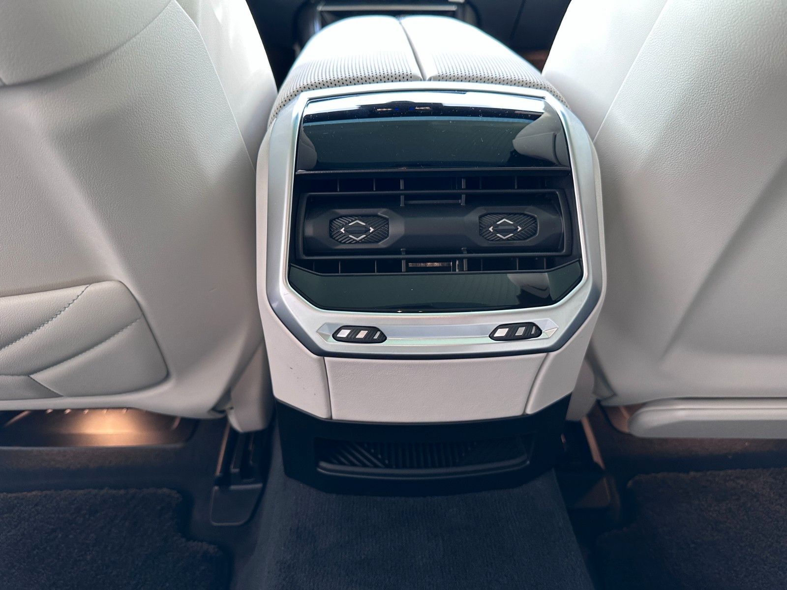 Fahrzeugabbildung BMW 740 d xDrive M Sport GranLusso,B&W,FondEnt,AutoT