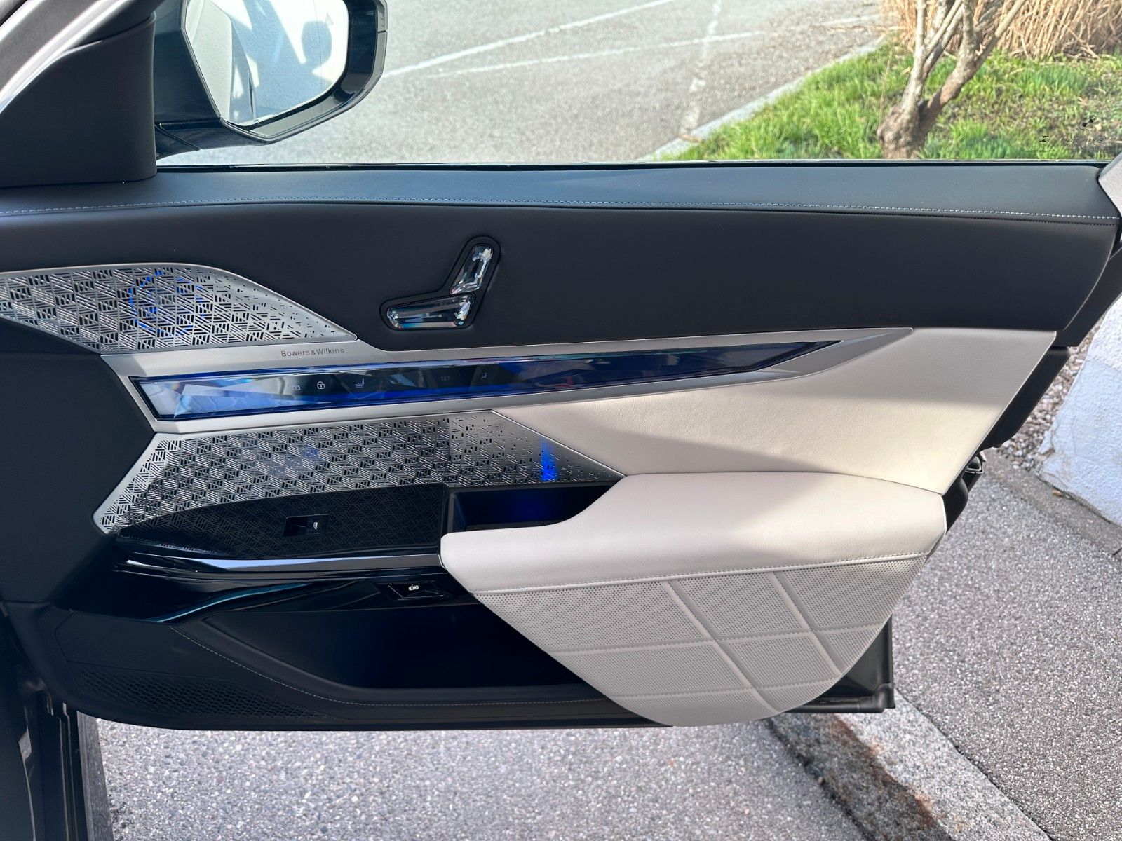 Fahrzeugabbildung BMW 740 d xDrive M Sport GranLusso,B&W,FondEnt,AutoT