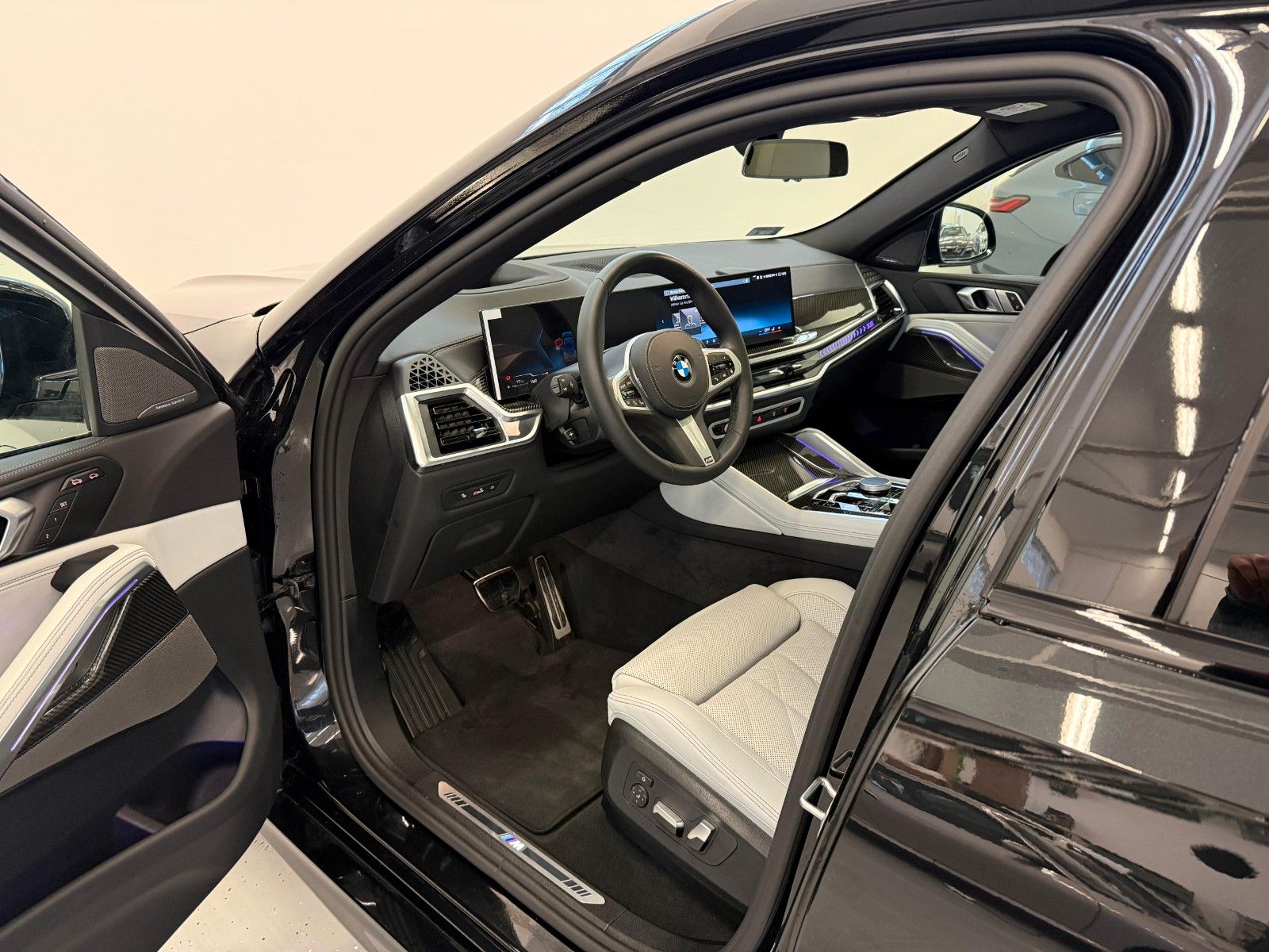 Fahrzeugabbildung BMW X6 30 d xDrive M Sport ACC,HUD,PANO,HARMAN,LUFT.