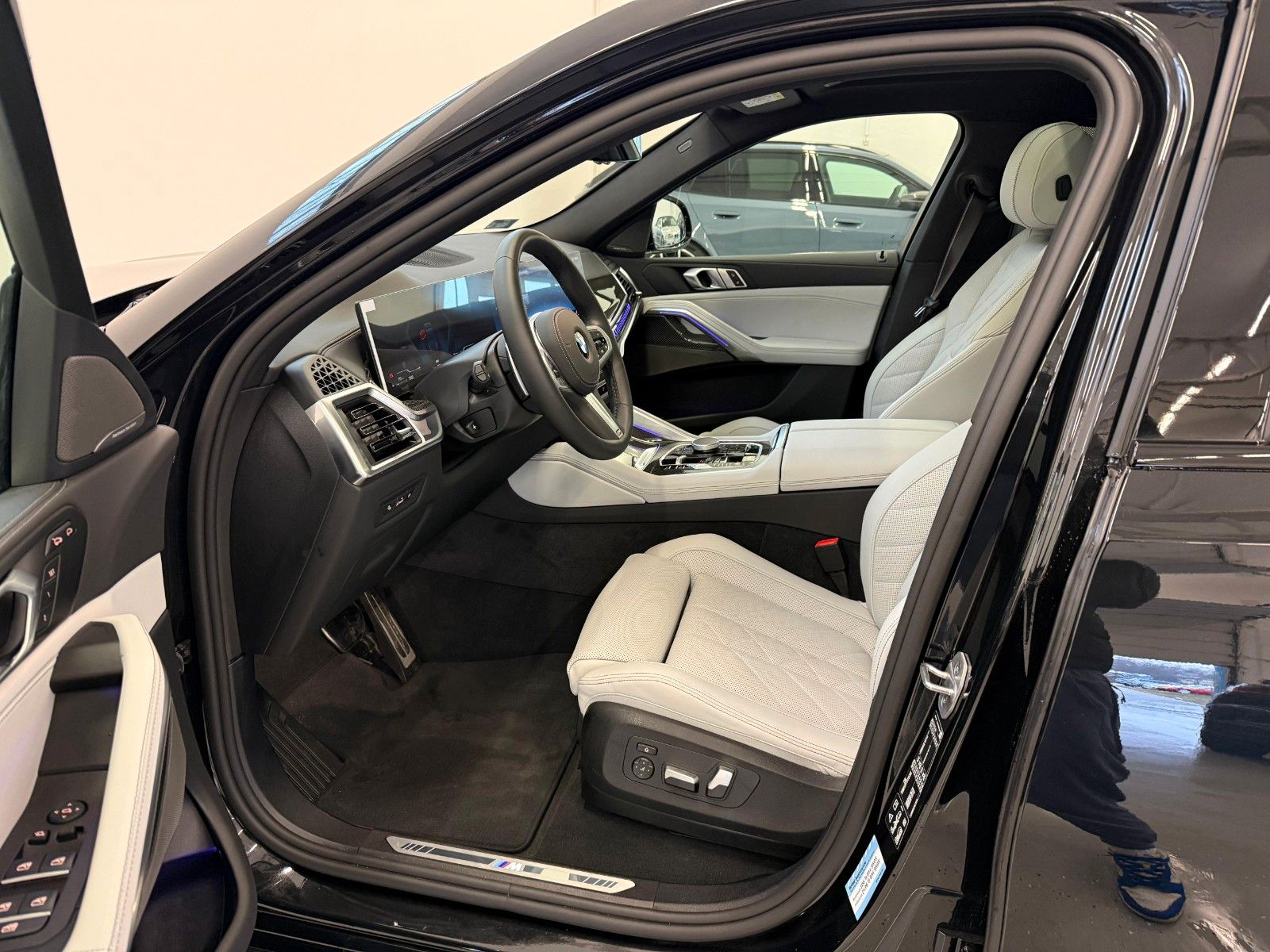 Fahrzeugabbildung BMW X6 30 d xDrive M Sport ACC,HUD,PANO,HARMAN,LUFT.