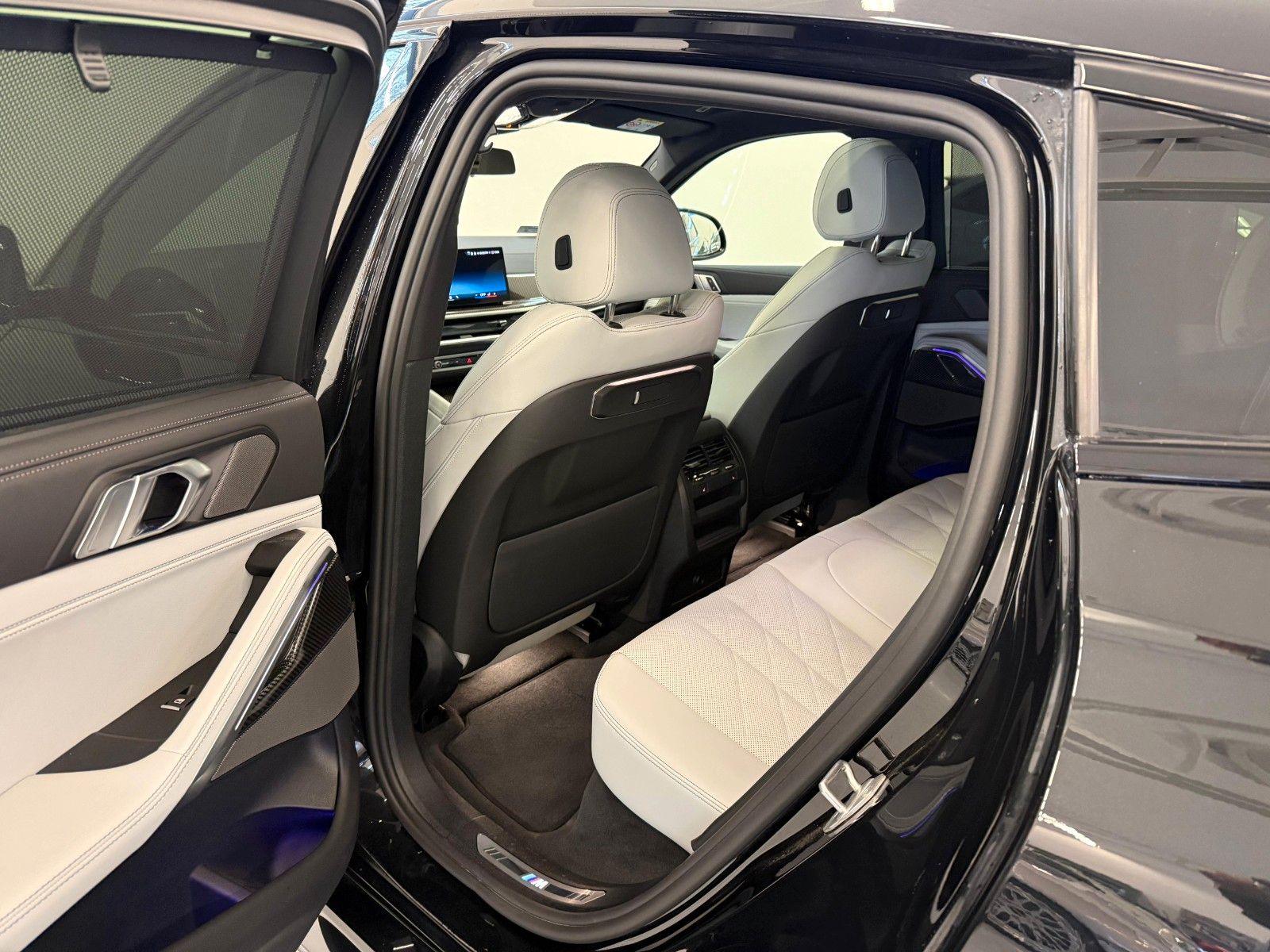 Fahrzeugabbildung BMW X6 30 d xDrive M Sport ACC,HUD,PANO,HARMAN,LUFT.