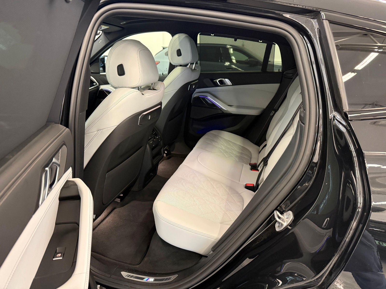 Fahrzeugabbildung BMW X6 30 d xDrive M Sport ACC,HUD,PANO,HARMAN,LUFT.