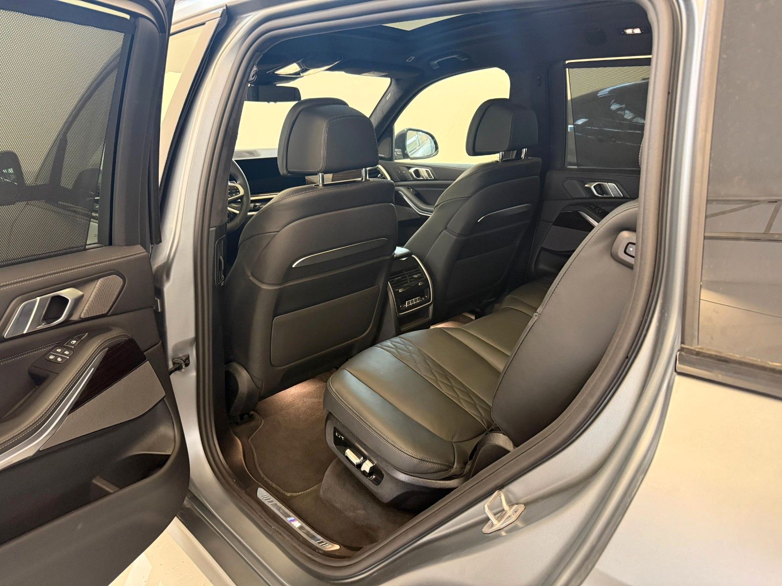 Fahrzeugabbildung BMW X7 xDrive 40 d M Sport ACC,HUD,SKYL,H&K,LUFT,AHK