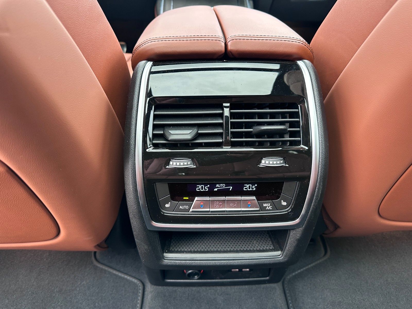 Fahrzeugabbildung BMW X7 xDrive 40 d M Sport ACC,HUD,SKYL,H&K,LUFT,22"