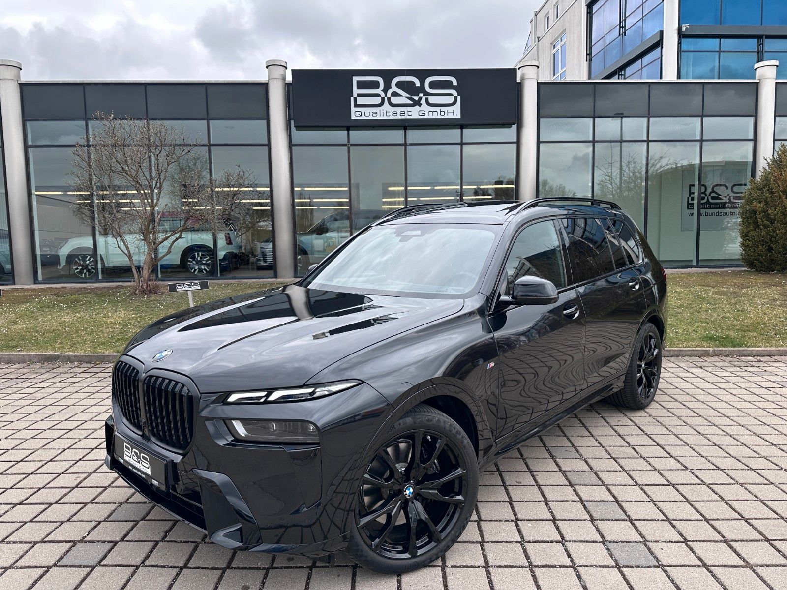 Fahrzeugabbildung BMW X7 xDrive 40 d M Sport ACC,HUD,SKYL,H&K,LUFT,22"