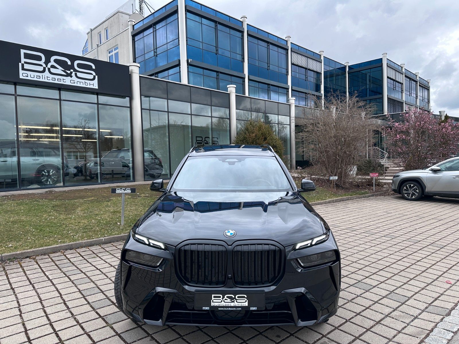Fahrzeugabbildung BMW X7 xDrive 40 d M Sport ACC,HUD,SKYL,H&K,LUFT,22"