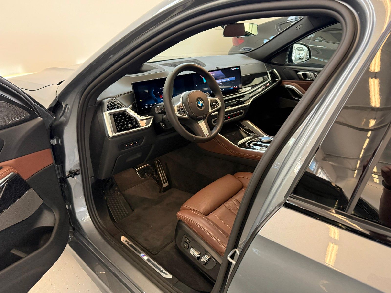 Fahrzeugabbildung BMW X6 30 d xDrive M Sport ACC,HUD,PANO,H&K,LUFT,AHK