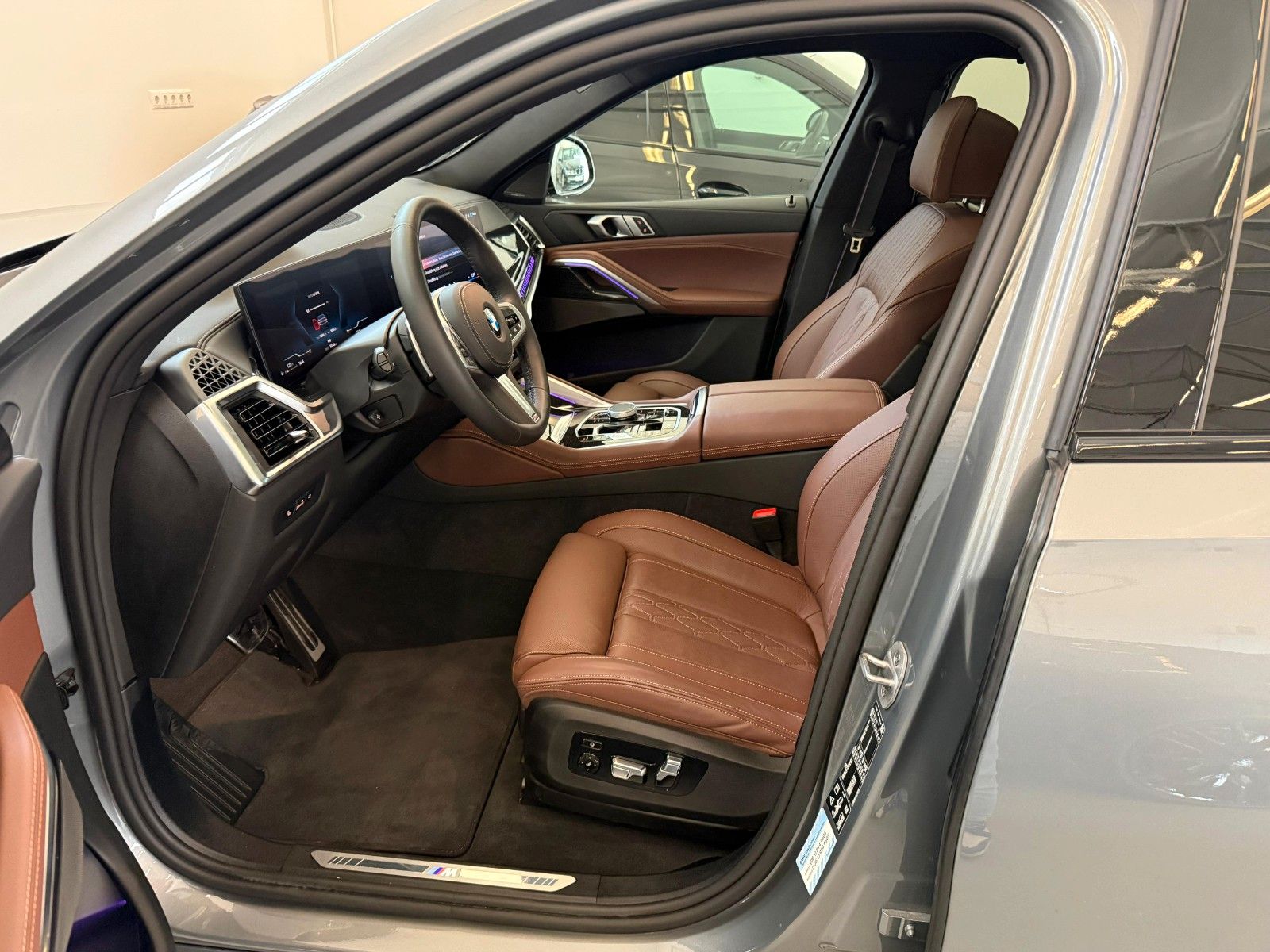 Fahrzeugabbildung BMW X6 30 d xDrive M Sport ACC,HUD,PANO,H&K,LUFT,AHK