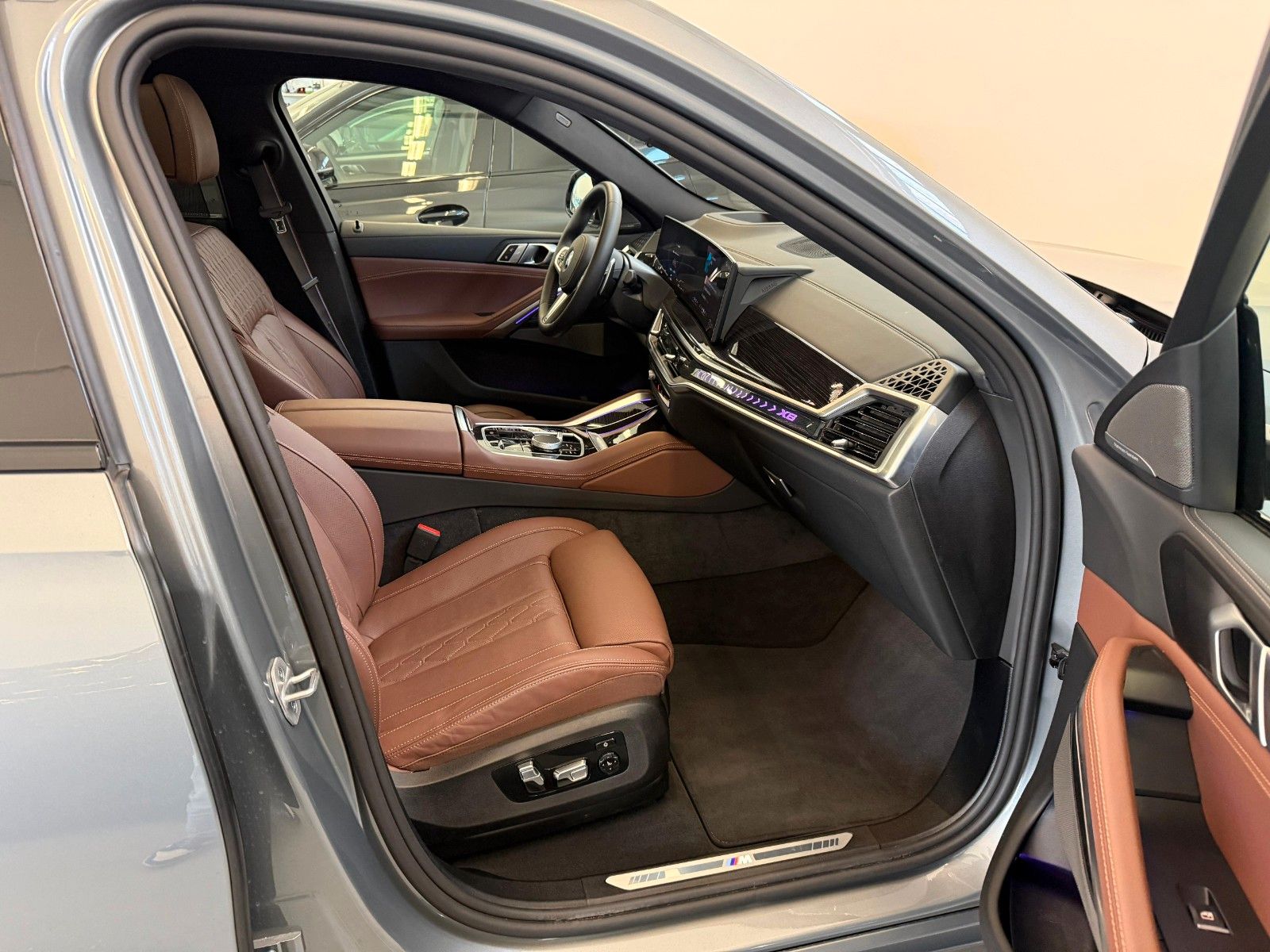 Fahrzeugabbildung BMW X6 30 d xDrive M Sport ACC,HUD,PANO,H&K,LUFT,AHK