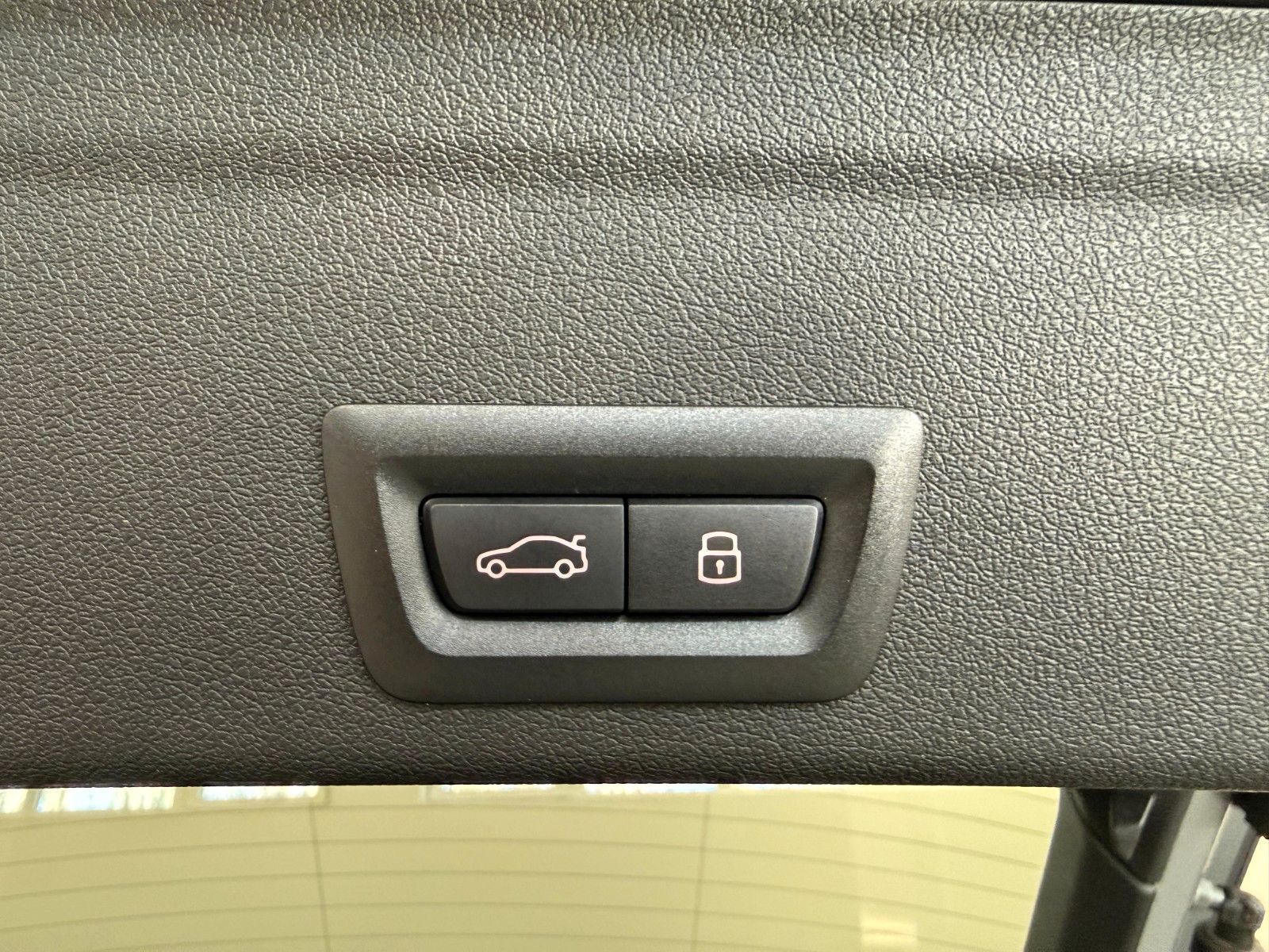 Fahrzeugabbildung BMW X6 30 d xDrive M Sport ACC,HUD,PANO,H&K,LUFT,AHK