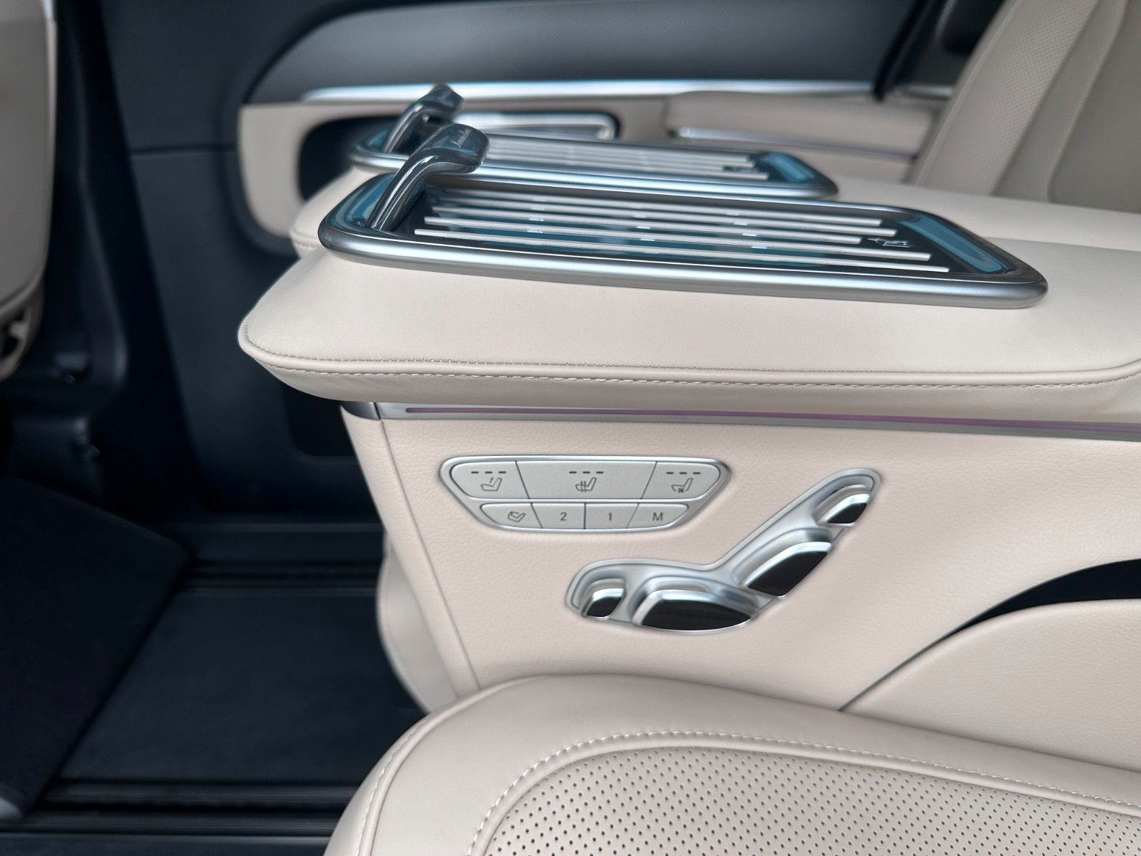 Fahrzeugabbildung Mercedes-Benz V 300 d 4M EXCLUSIVE ExtraL AMG Luxus-Sitz,LUFT