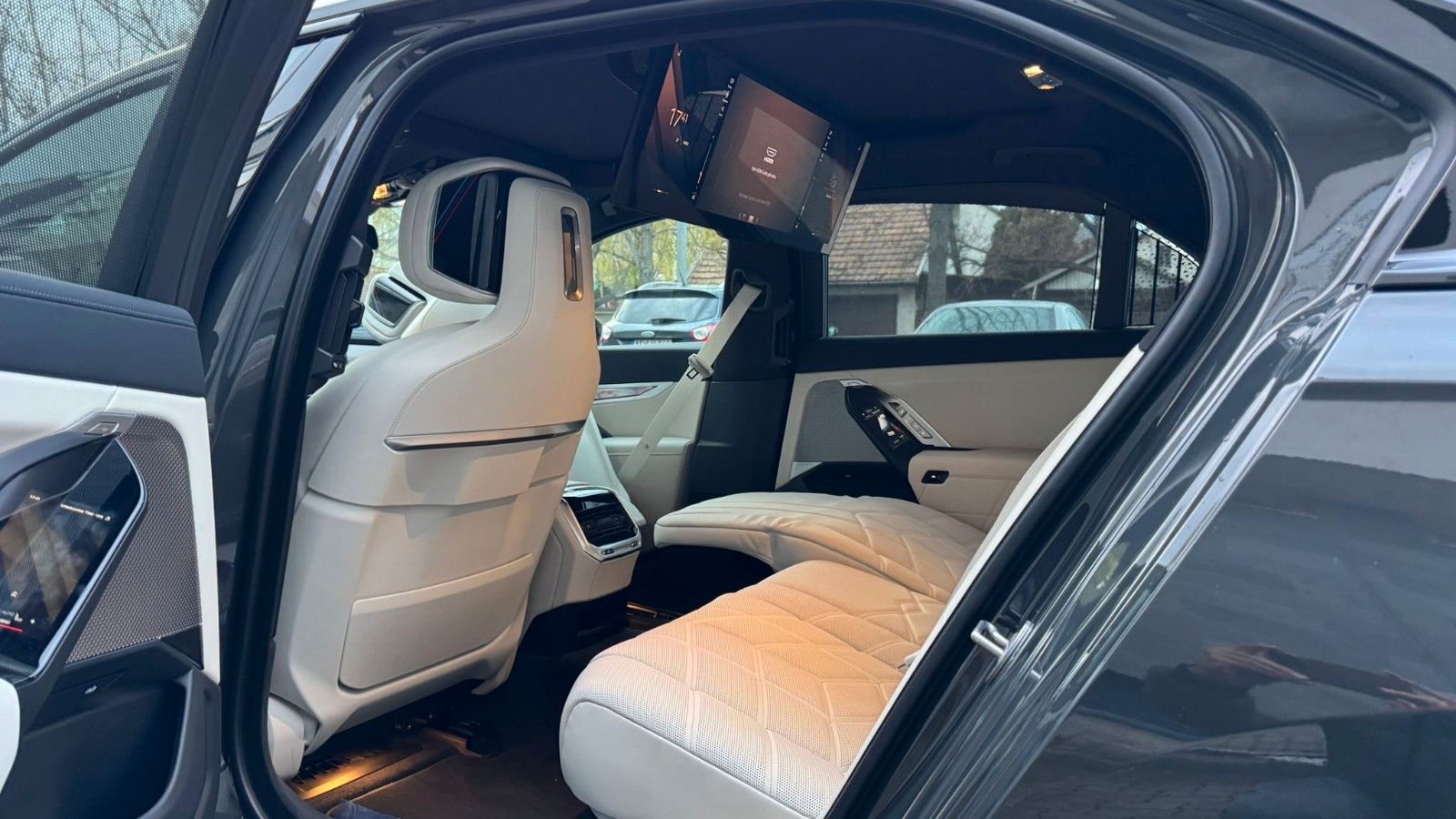 Fahrzeugabbildung BMW 740 d xDrive M Sport Pro SKYL,B&W,ExecutiveL.