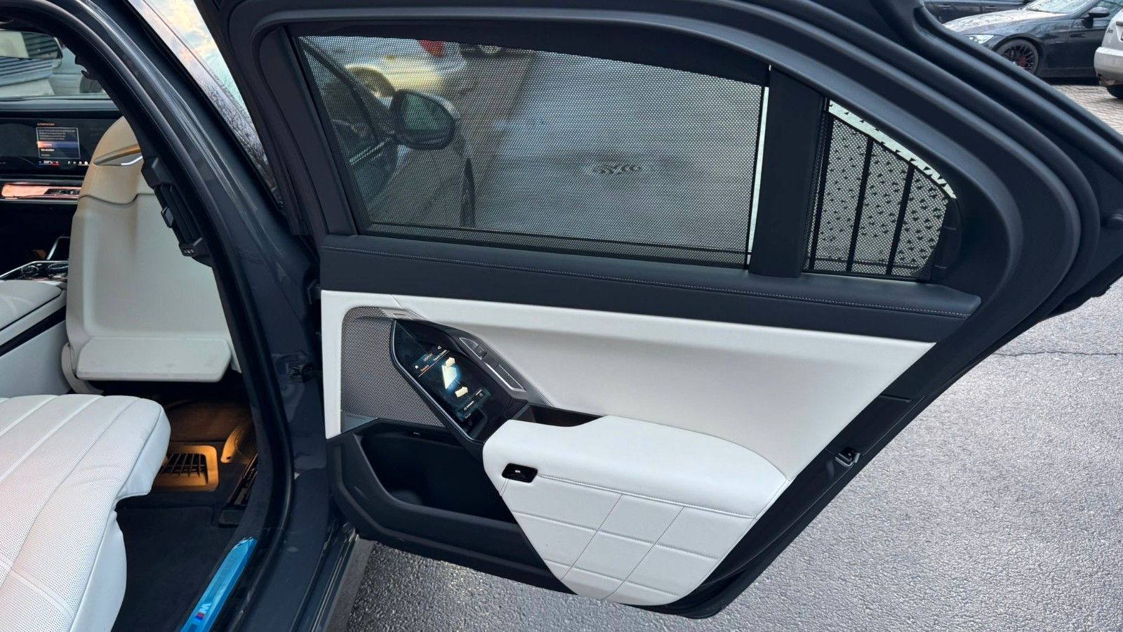 Fahrzeugabbildung BMW 740 d xDrive M Sport Pro SKYL,B&W,ExecutiveL.