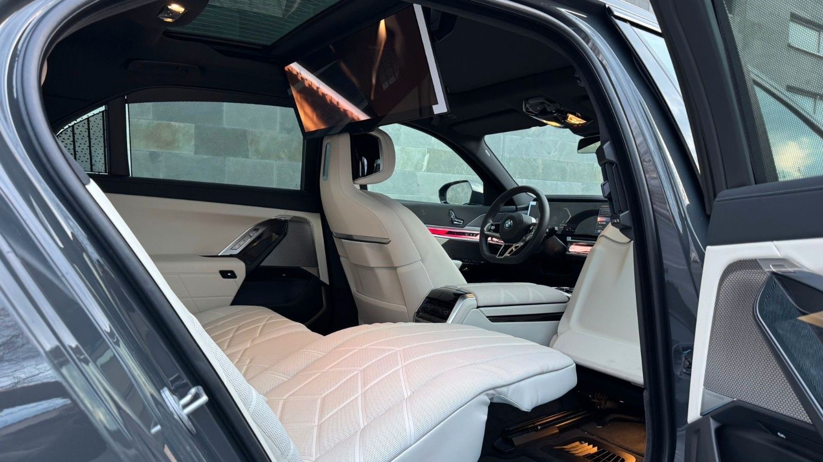 Fahrzeugabbildung BMW 740 d xDrive M Sport Pro SKYL,B&W,ExecutiveL.