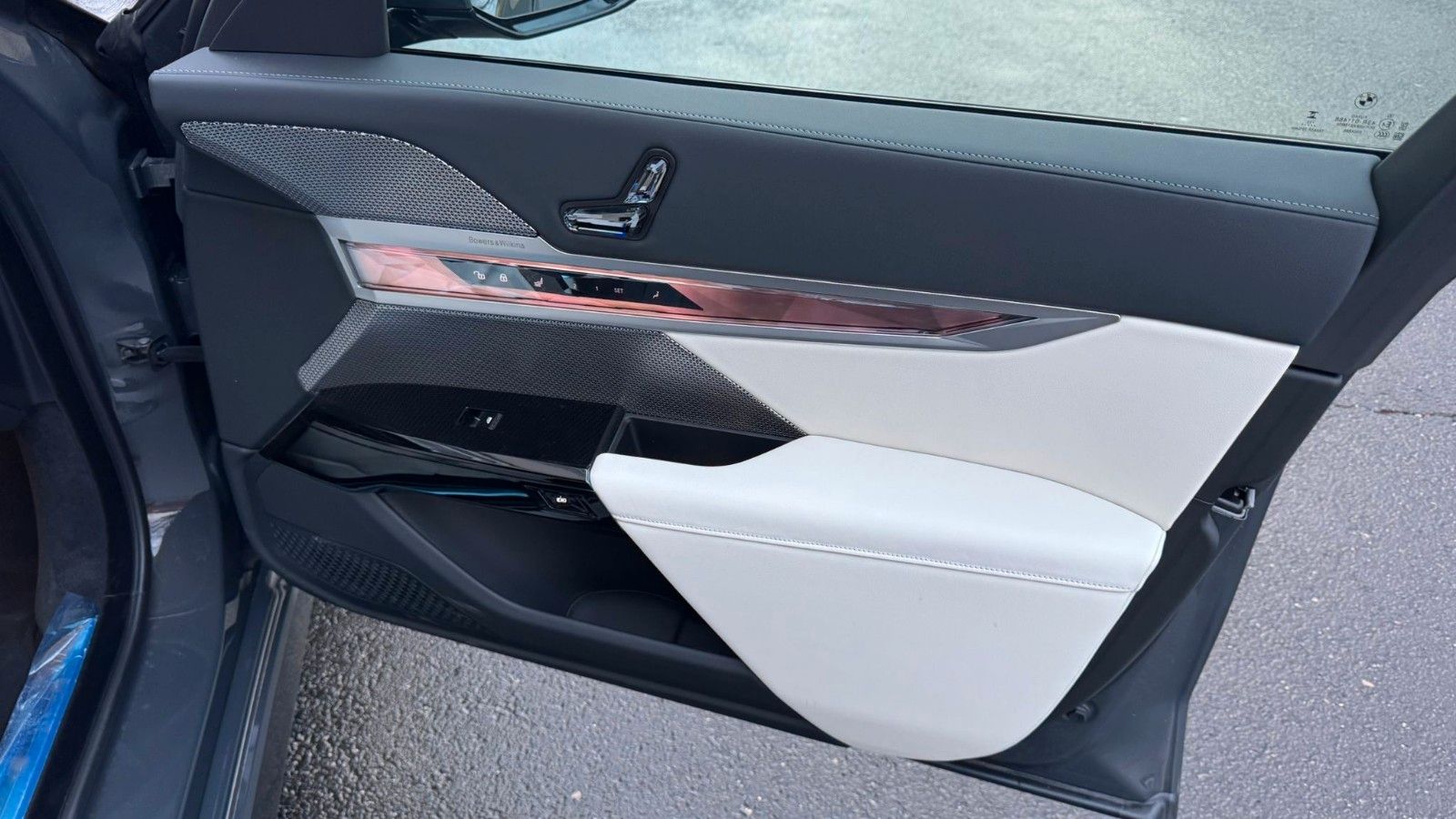 Fahrzeugabbildung BMW 740 d xDrive M Sport Pro SKYL,B&W,ExecutiveL.