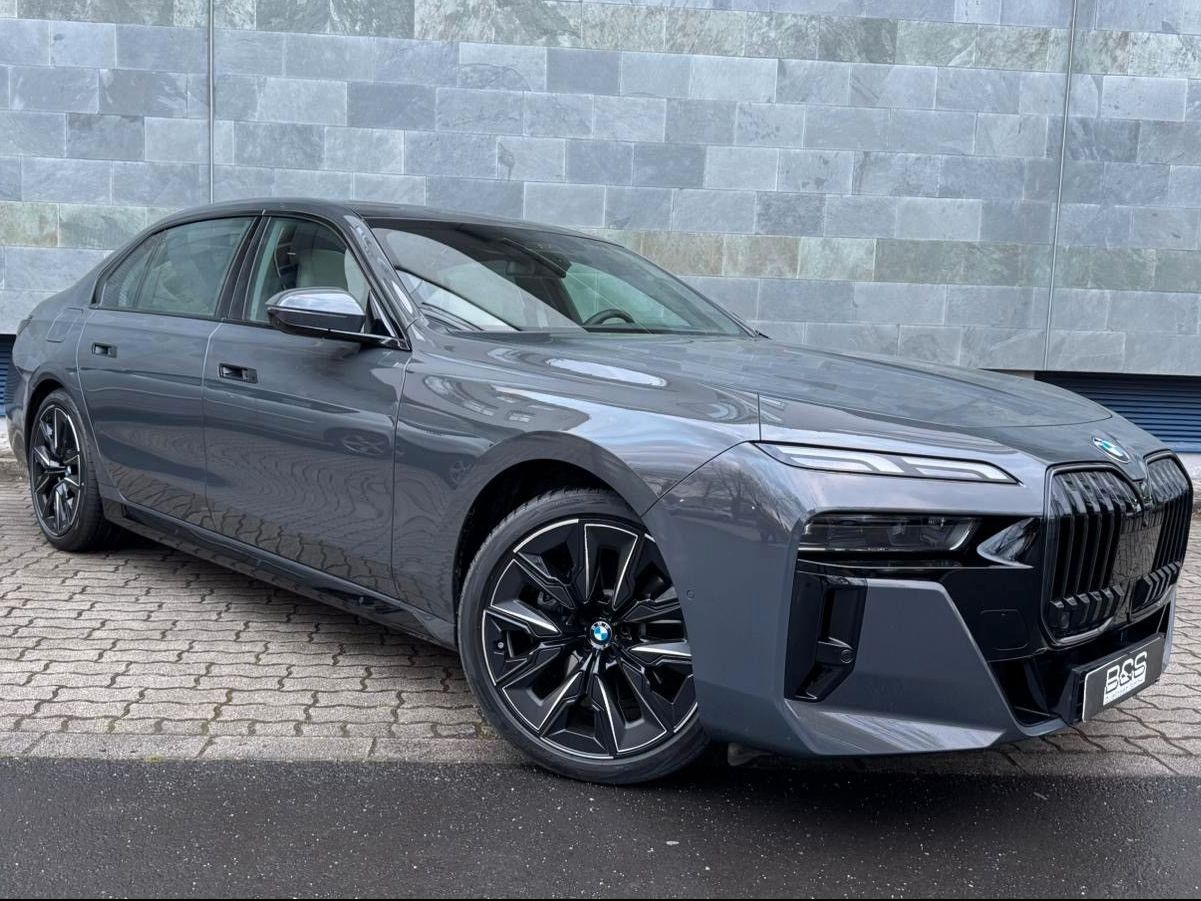 Fahrzeugabbildung BMW 740 d xDrive M Sport Pro SKYL,B&W,ExecutiveL.