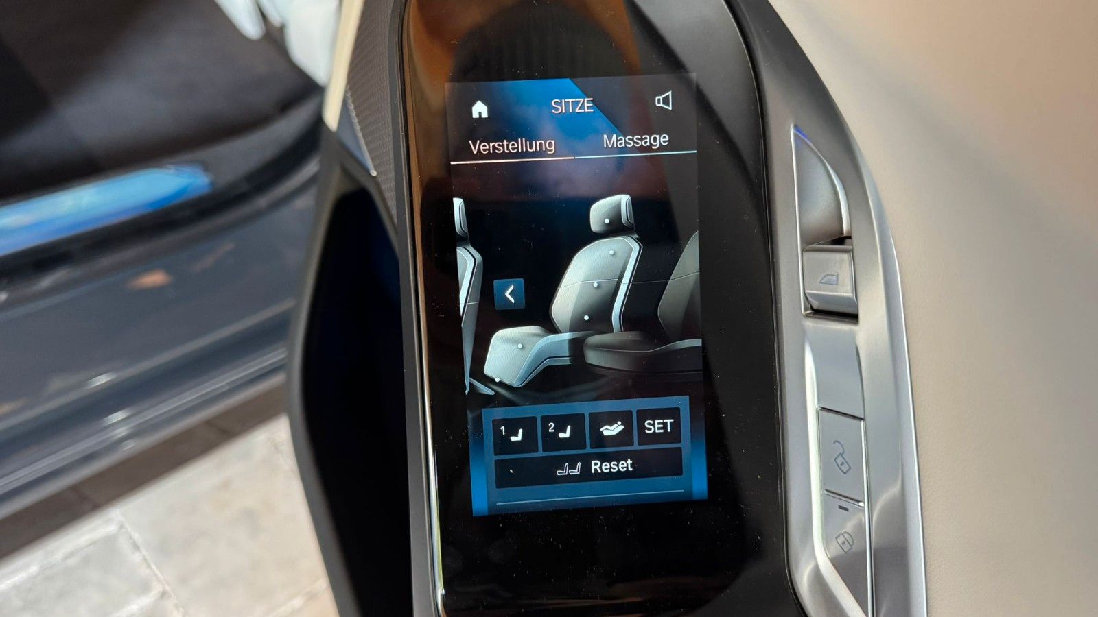 Fahrzeugabbildung BMW 740d xDr M Sport FondEnt,Aut.Tür,Sky,B&W,Execut.