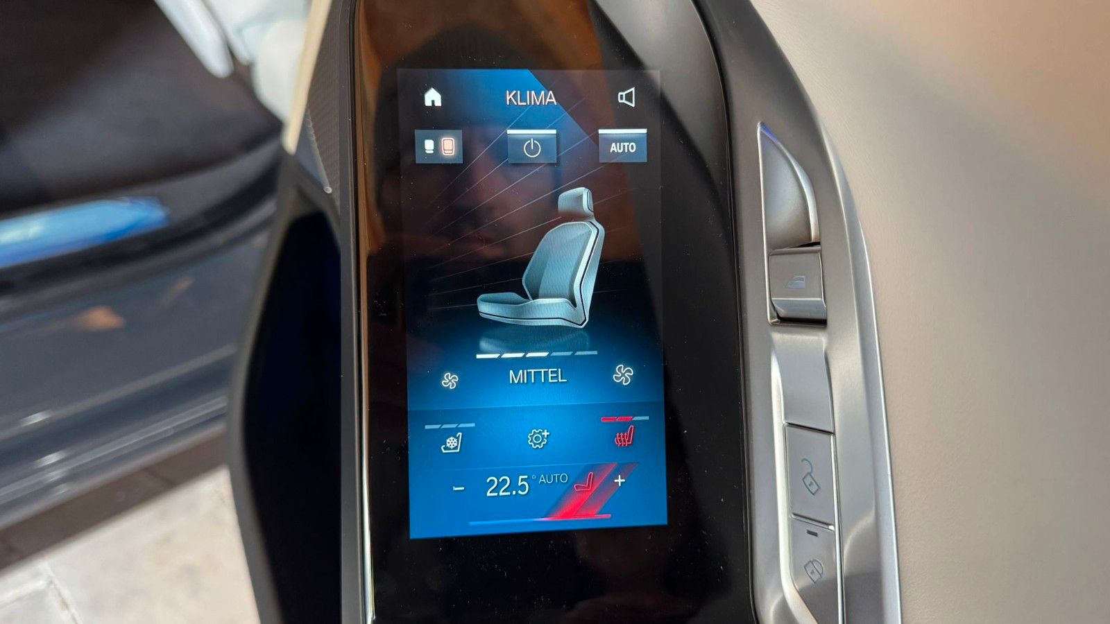 Fahrzeugabbildung BMW 740d xDr M Sport FondEnt,Aut.Tür,Sky,B&W,Execut.