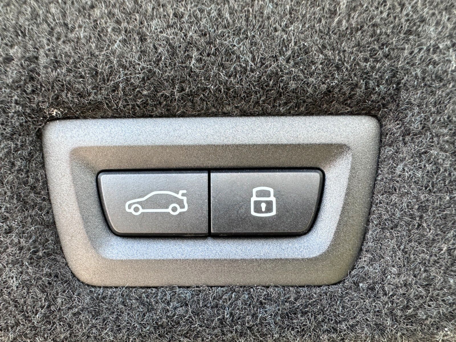 Fahrzeugabbildung BMW 740d xDr M Sport FondEnt,Aut.Tür,Sky,B&W,Execut.