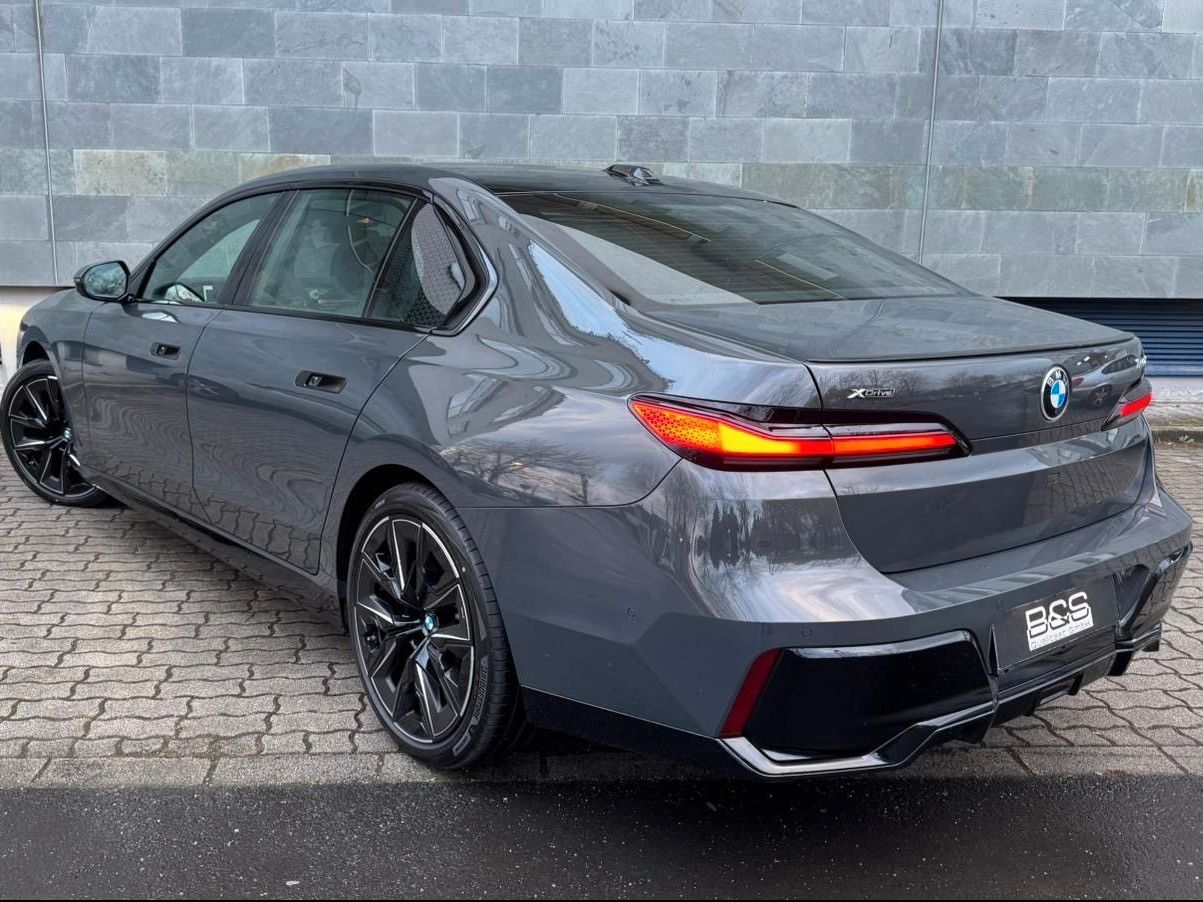 Fahrzeugabbildung BMW 740 d xDrive M Sport Pro SKYL,B&W,ExecutiveL.