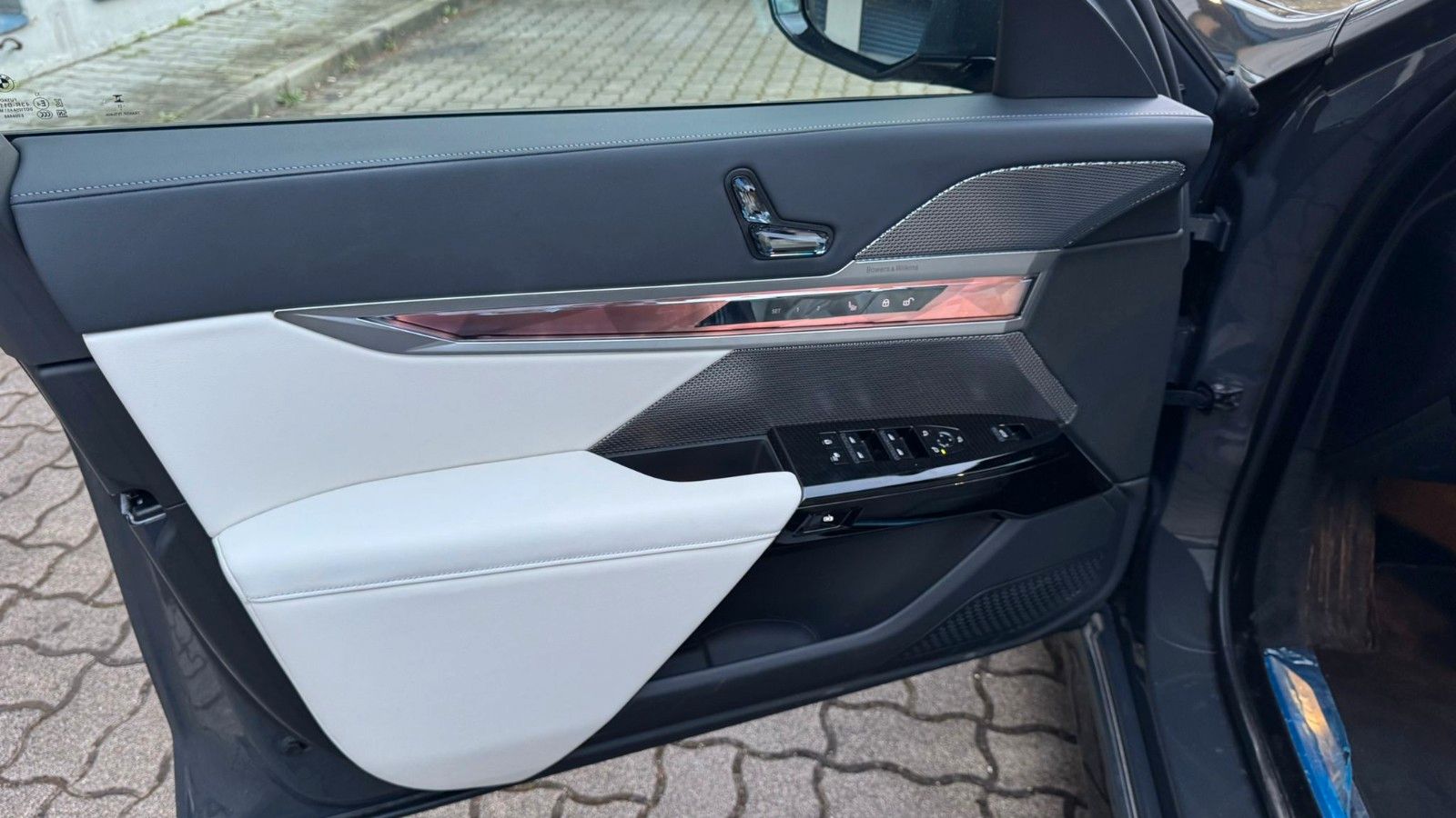 Fahrzeugabbildung BMW 740 d xDrive M Sport Pro SKYL,B&W,ExecutiveL.