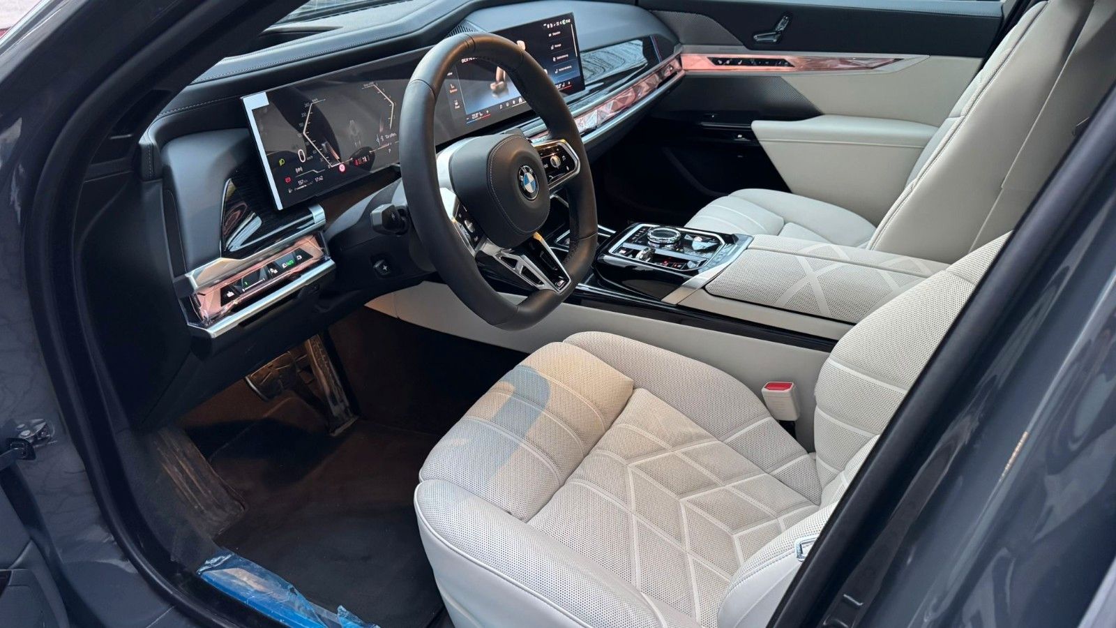 Fahrzeugabbildung BMW 740 d xDrive M Sport Pro SKYL,B&W,ExecutiveL.