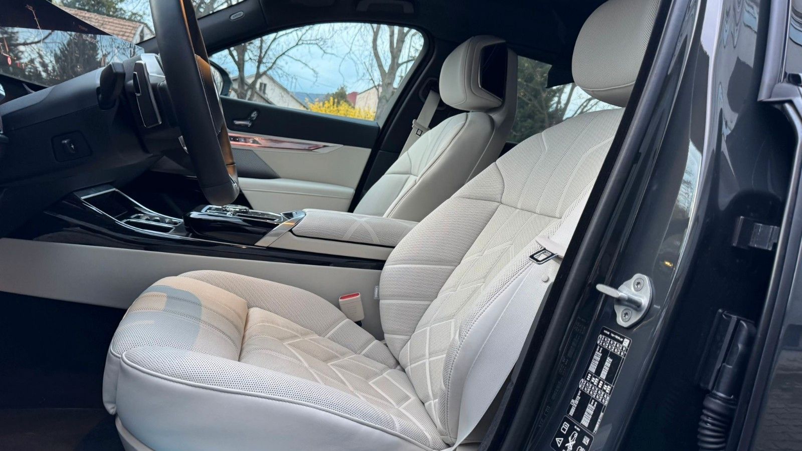 Fahrzeugabbildung BMW 740 d xDrive M Sport Pro SKYL,B&W,ExecutiveL.