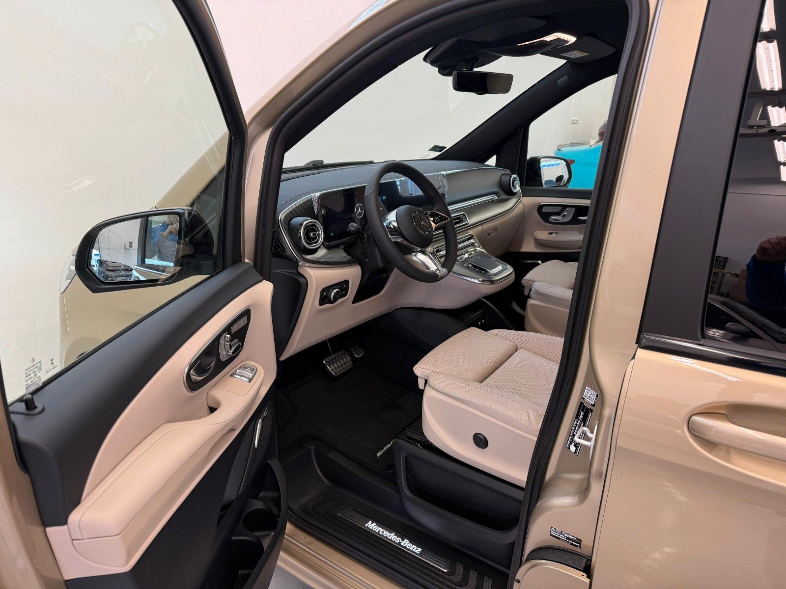 Fahrzeugabbildung Mercedes-Benz V 300 d 4M AMG EXCLUSIVE ExtraL.,Luxussitz,DIST.