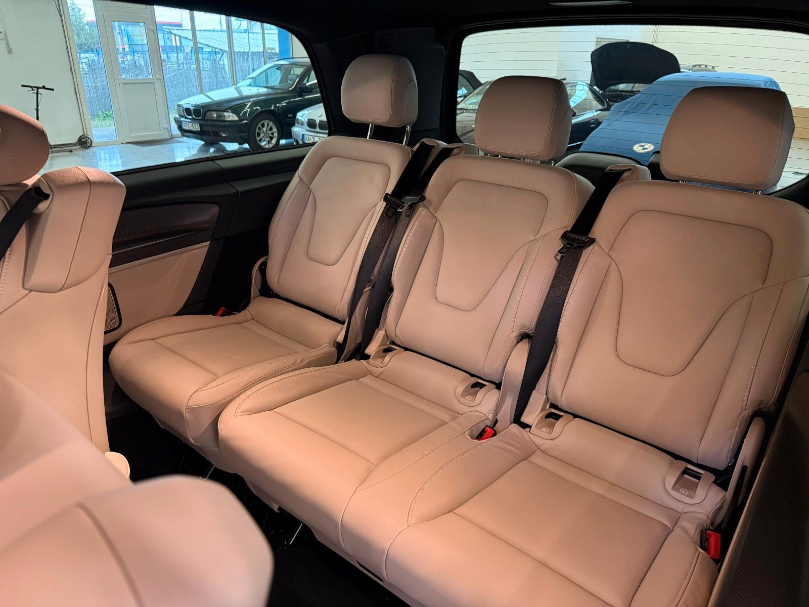 Fahrzeugabbildung Mercedes-Benz V 300 d 4M AMG EXCLUSIVE ExtraL.,Luxussitz,DIST.