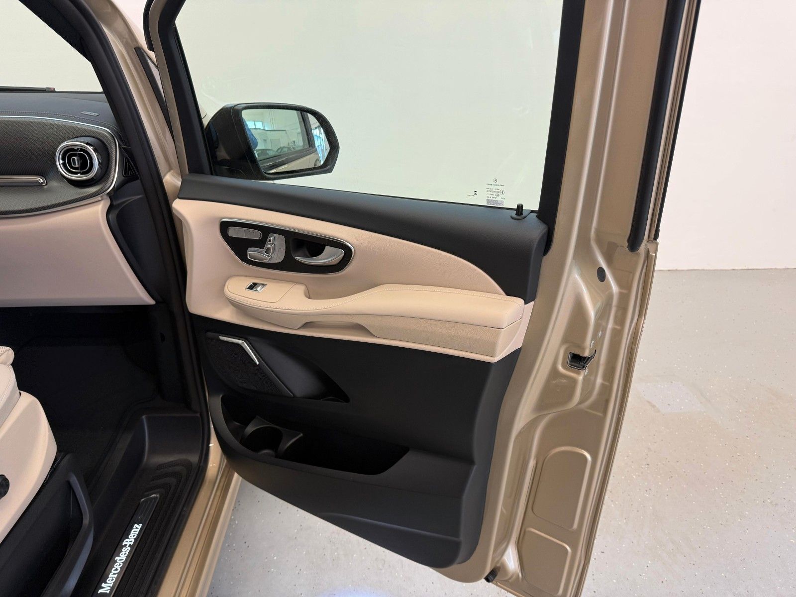 Fahrzeugabbildung Mercedes-Benz V 300 d 4M AMG EXCLUSIVE ExtraL.,Luxussitz,DIST.