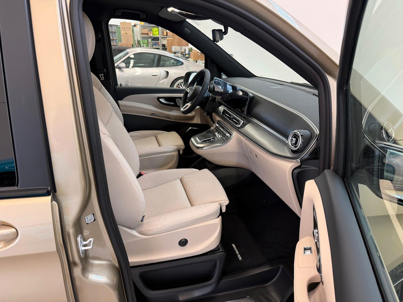 Fahrzeugabbildung Mercedes-Benz V 300 d 4M AMG EXCLUSIVE ExtraL.,Luxussitz,DIST.
