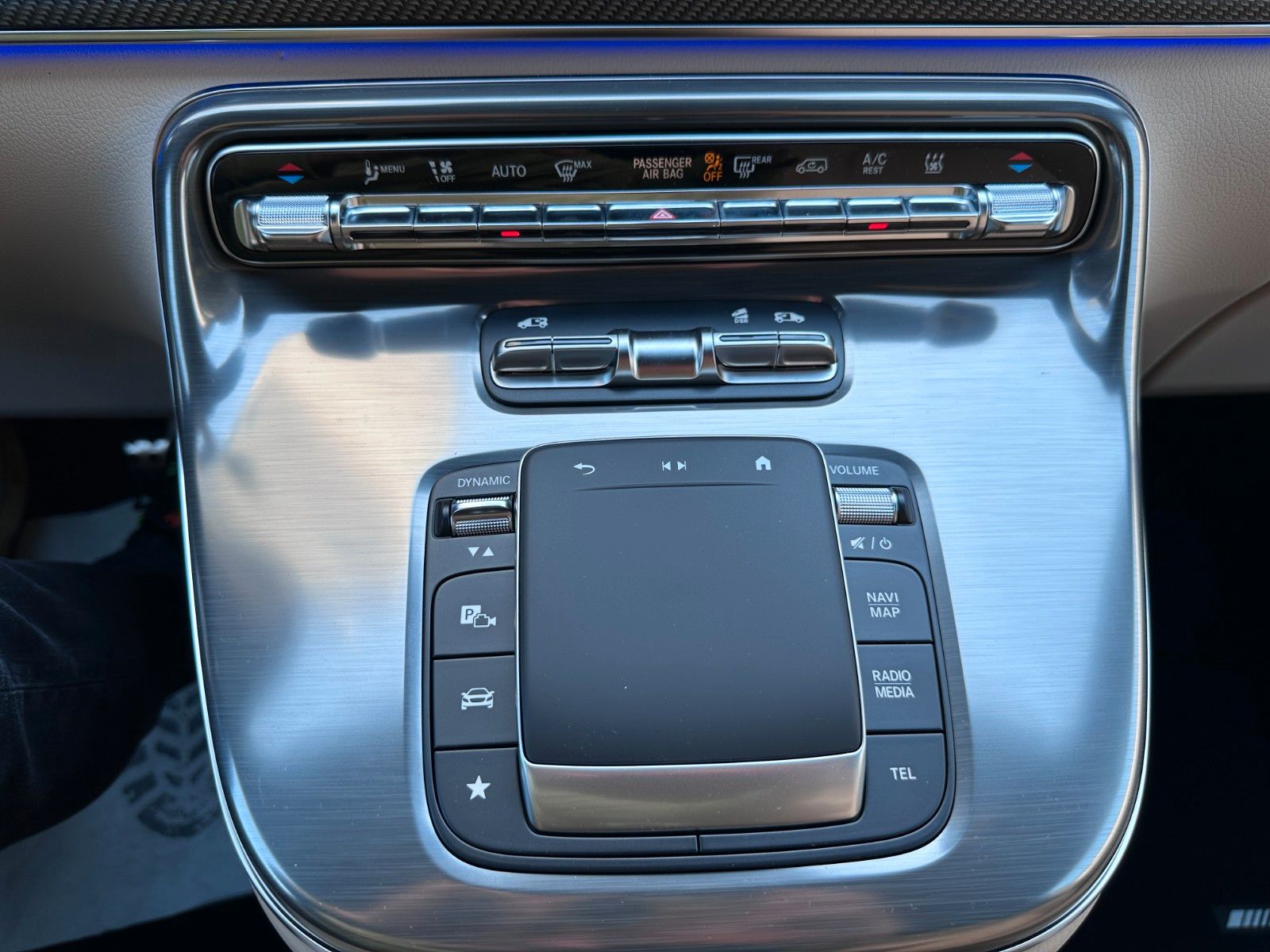 Fahrzeugabbildung Mercedes-Benz V 300 d 4M AMG EXCLUSIVE ExtraL.,Luxussitz,DIST.