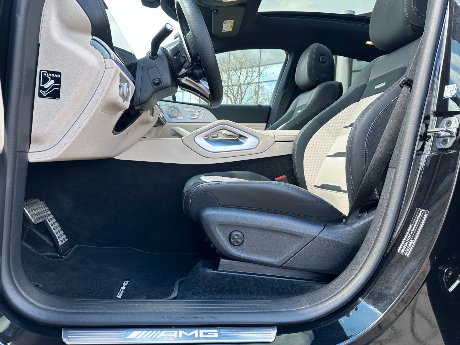 Fahrzeugabbildung Mercedes-Benz GLE 53 e AMG 4M Coupe DISTR,HUD,PANO,BURM,22"