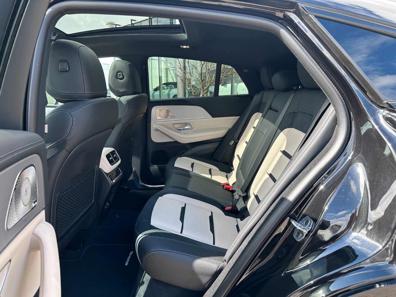 Fahrzeugabbildung Mercedes-Benz GLE 53 e AMG 4M Coupe DISTR,HUD,PANO,BURM,22"