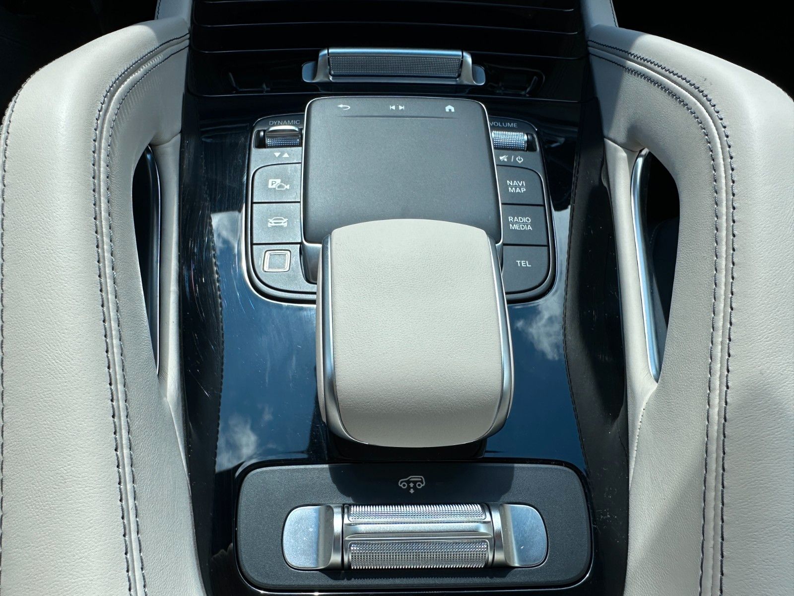 Fahrzeugabbildung Mercedes-Benz GLE 53 e AMG 4M Coupe DISTR,HUD,PANO,BURM,22"