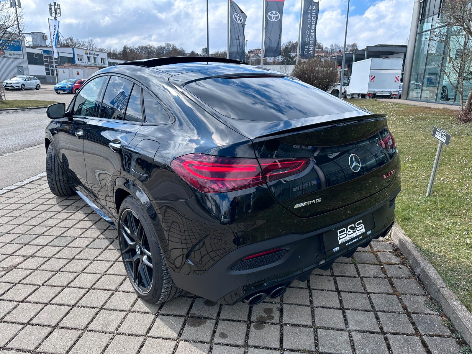 Fahrzeugabbildung Mercedes-Benz GLE 53 e AMG 4M Coupe DISTR,HUD,PANO,BURM,22"