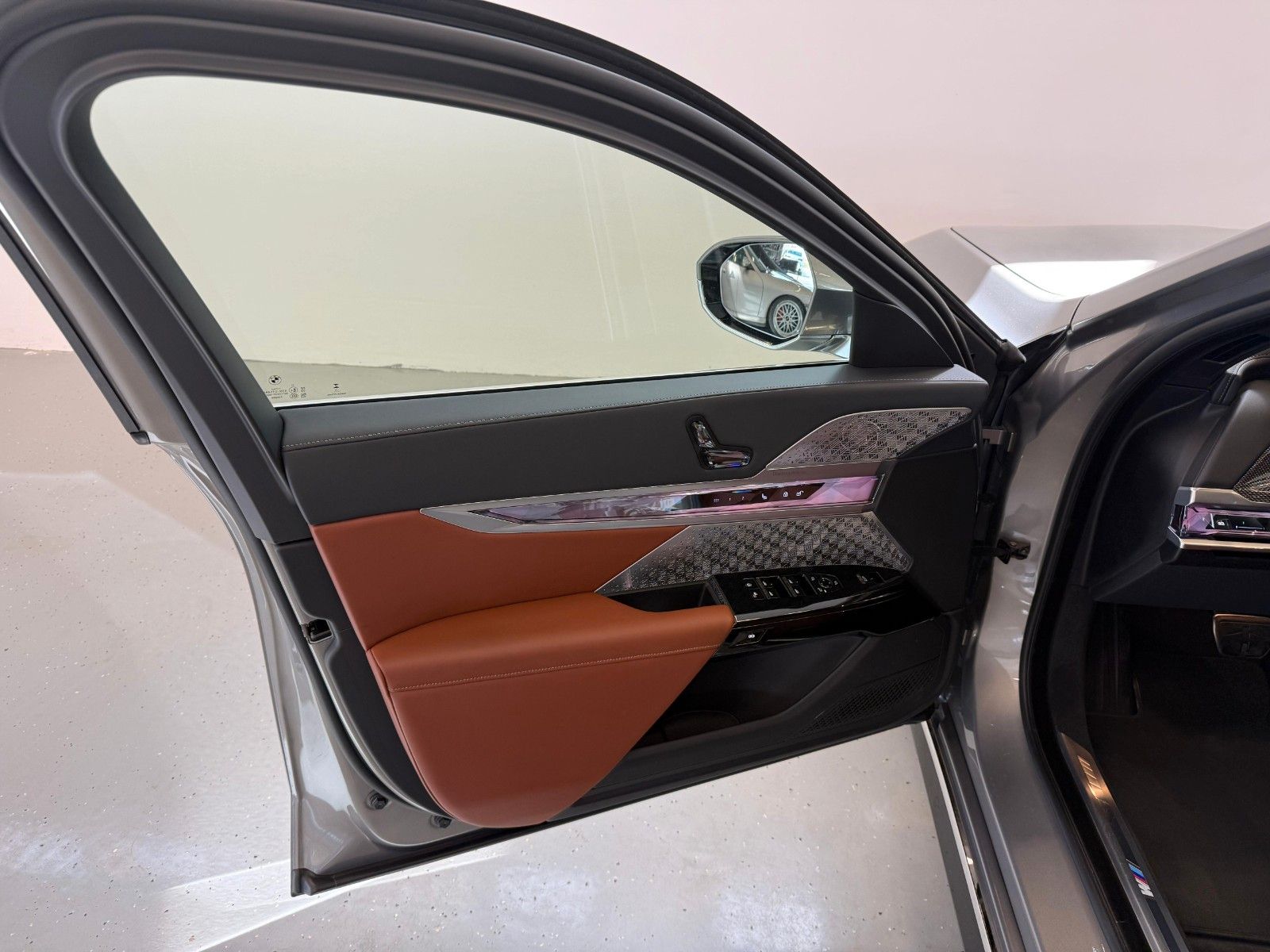 Fahrzeugabbildung BMW 740 d xDrive M Sport FondEnt,Aut.Tür,Sky,B&W,Exe