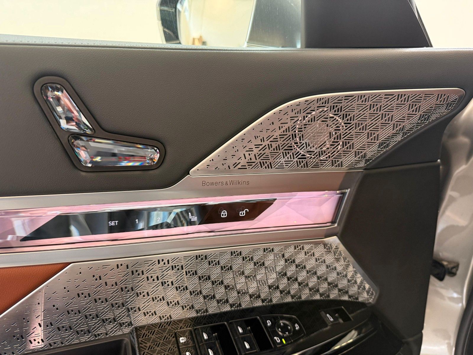 Fahrzeugabbildung BMW 740 d xDrive M Sport FondEnt,Aut.Tür,Sky,B&W,Exe