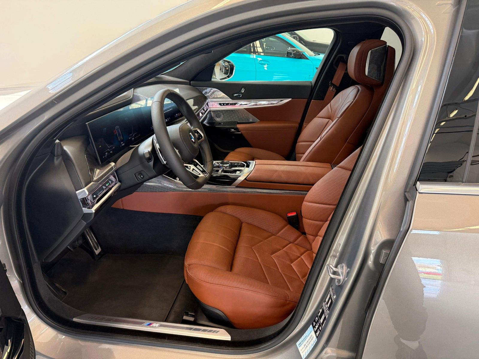 Fahrzeugabbildung BMW 740 d xDrive M Sport FondEnt,Aut.Tür,Sky,B&W,Exe