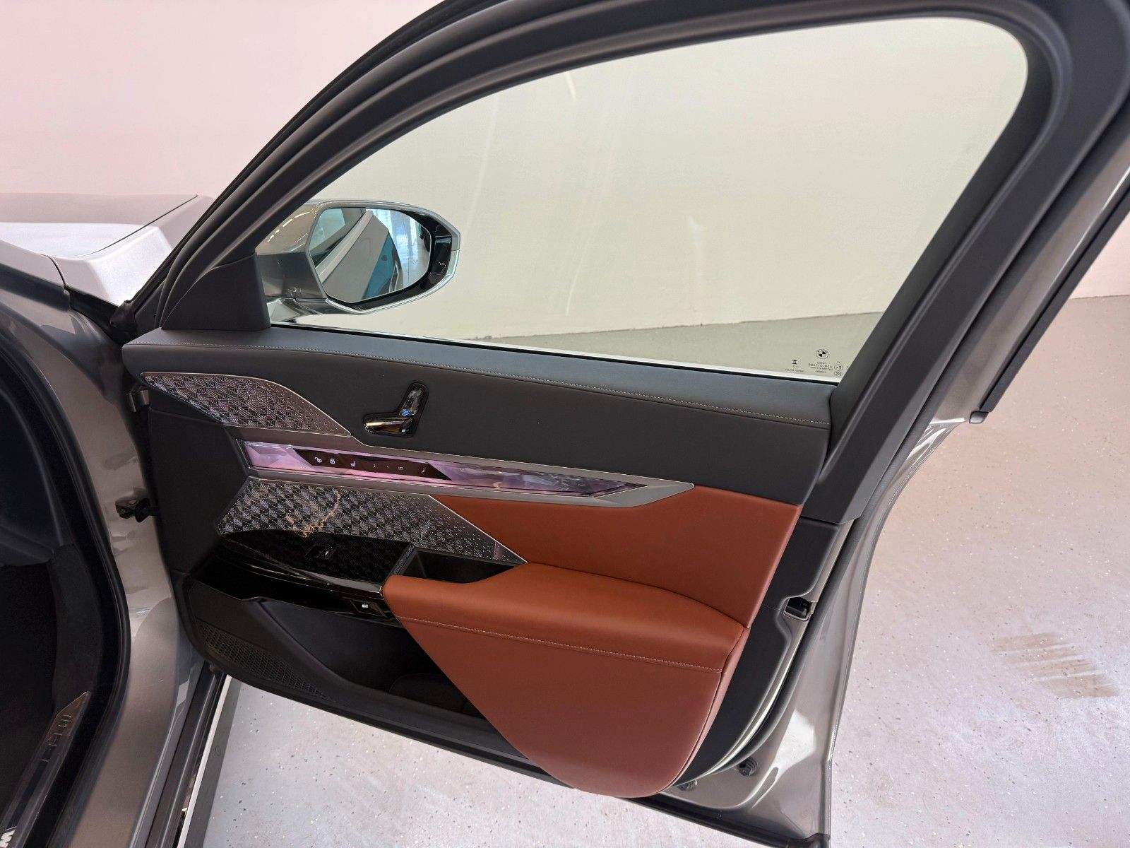 Fahrzeugabbildung BMW 740 d xDrive M Sport FondEnt,Aut.Tür,Sky,B&W,Exe