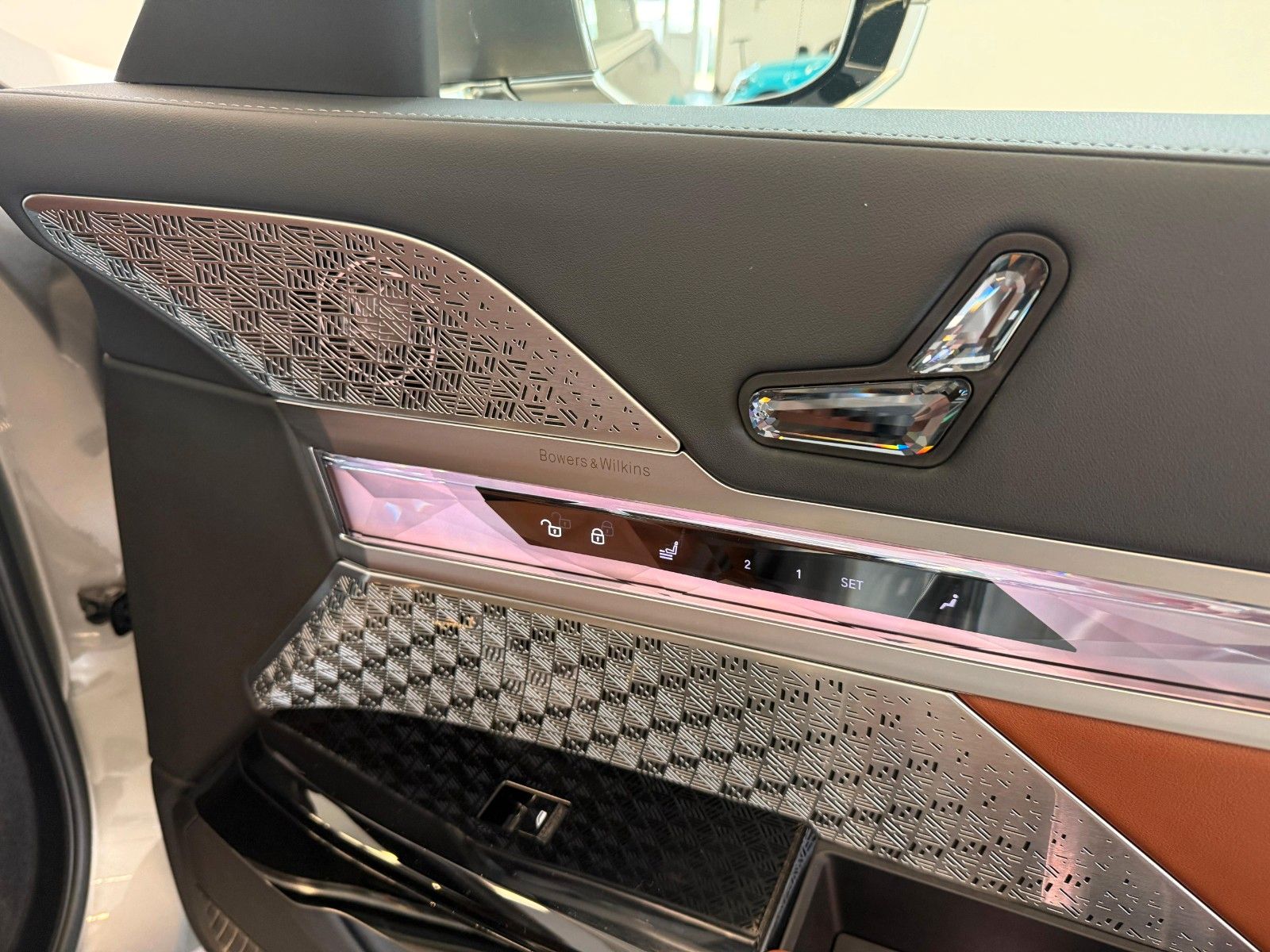 Fahrzeugabbildung BMW 740 d xDrive M Sport FondEnt,Aut.Tür,Sky,B&W,Exe