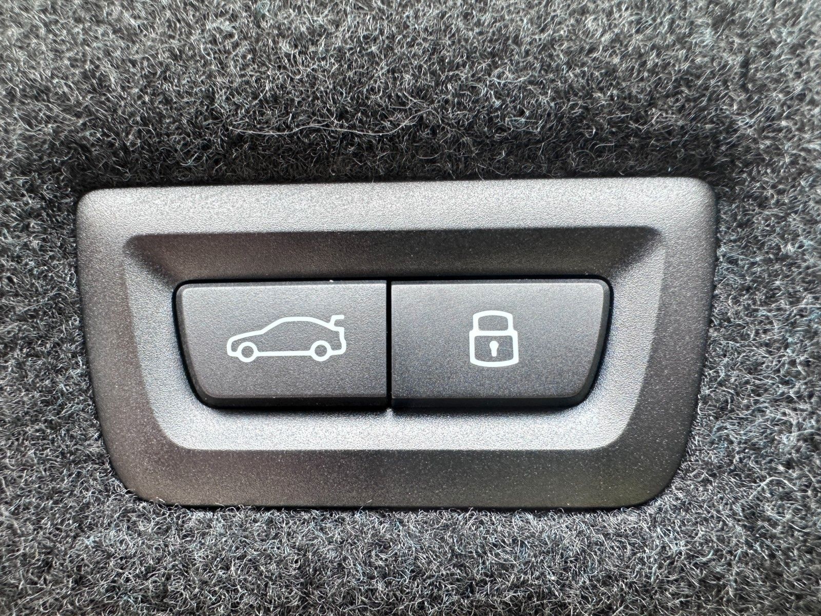 Fahrzeugabbildung BMW 740 d xDrive M Sport FondEnt,Aut.Tür,Sky,B&W,Exe