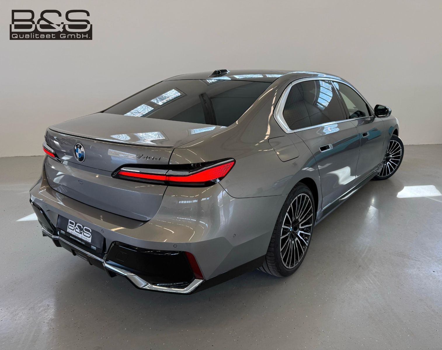 Fahrzeugabbildung BMW 740 d xDrive M Sport FondEnt,Aut.Tür,Sky,B&W,Exe